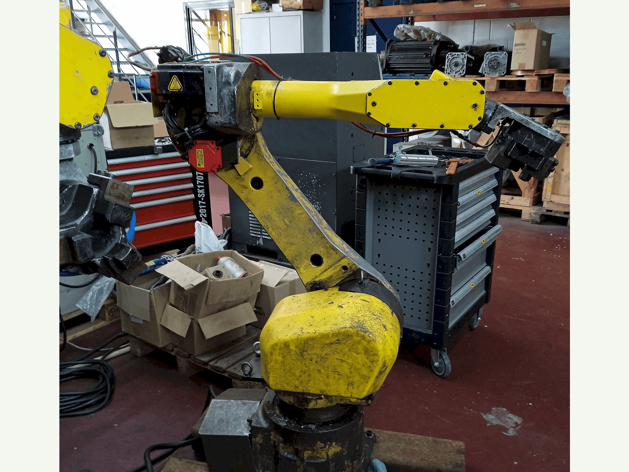 Widok z przodu maszyny FANUC M-16IB