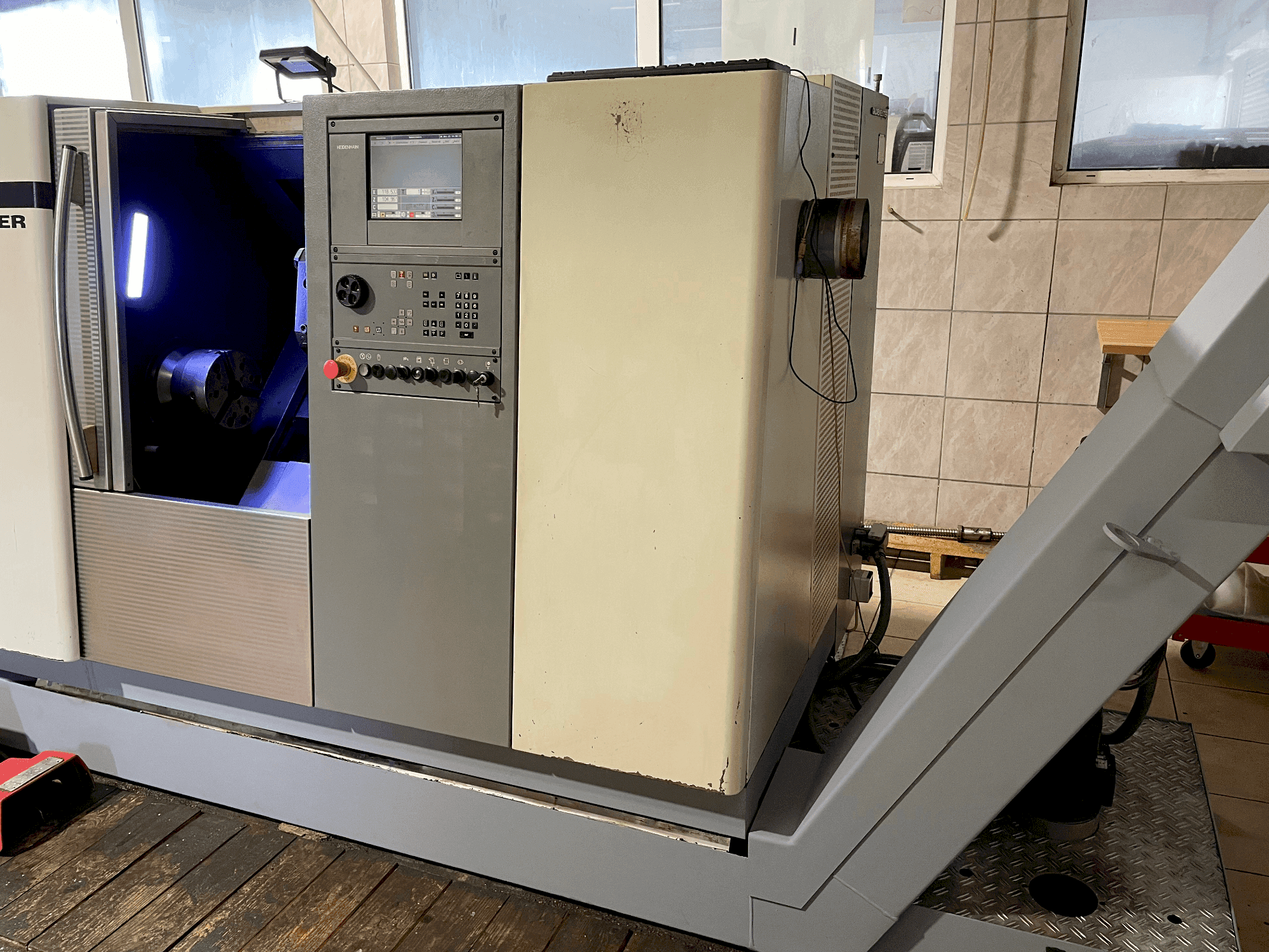 Widok z przodu maszyny Gildemeister CTX 310 V3