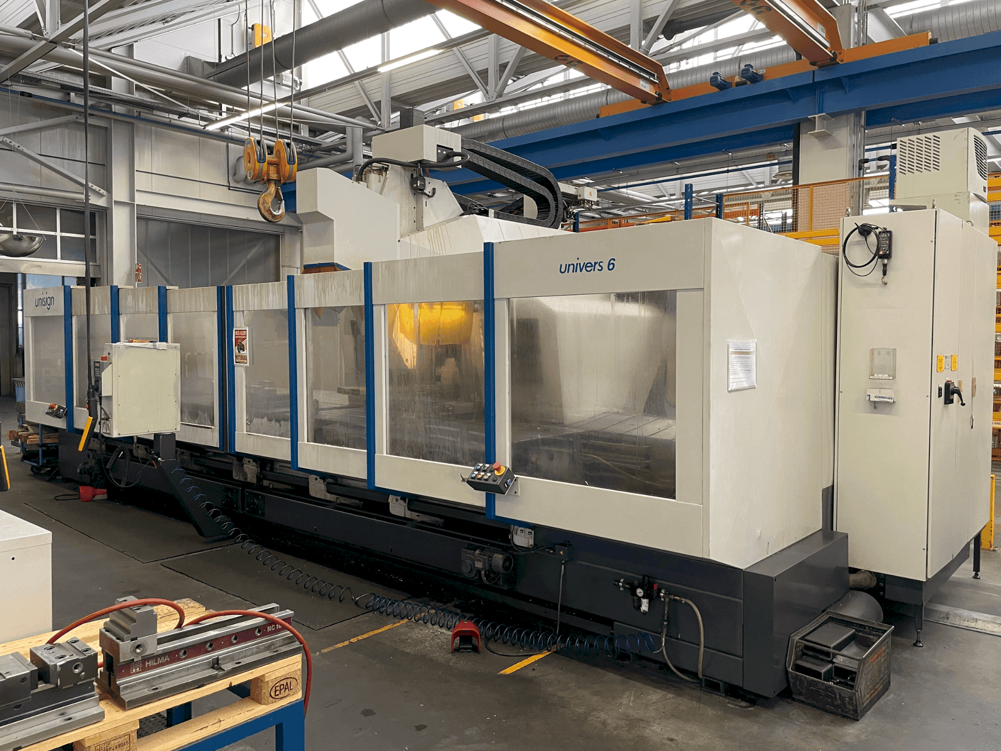 Widok z przodu maszyny Unisign UNIVERS 6