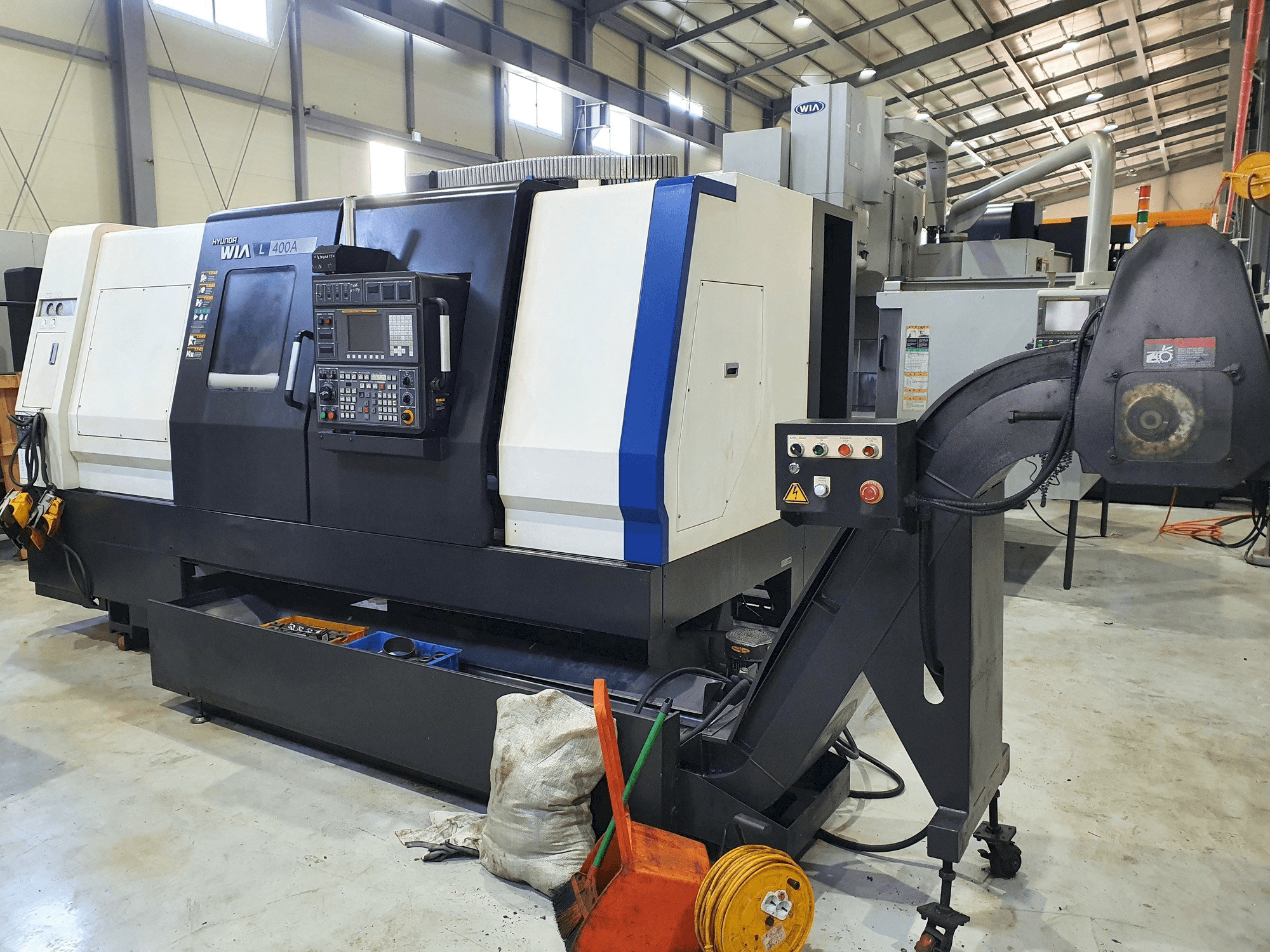 Widok z przodu maszyny Hyundai Wia L400A