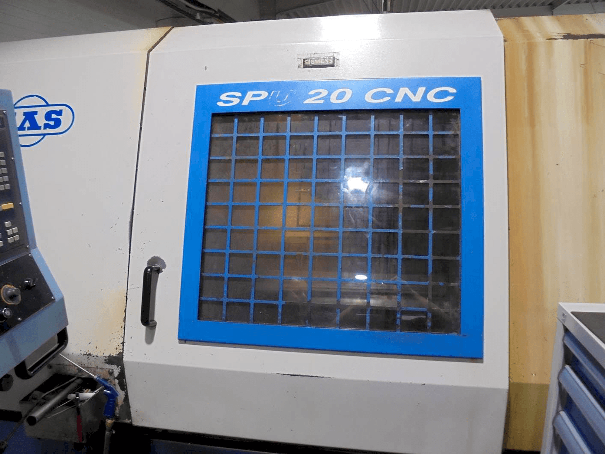 Widok z przodu maszyny KOVOSVIT MAS SPU 20 CNC