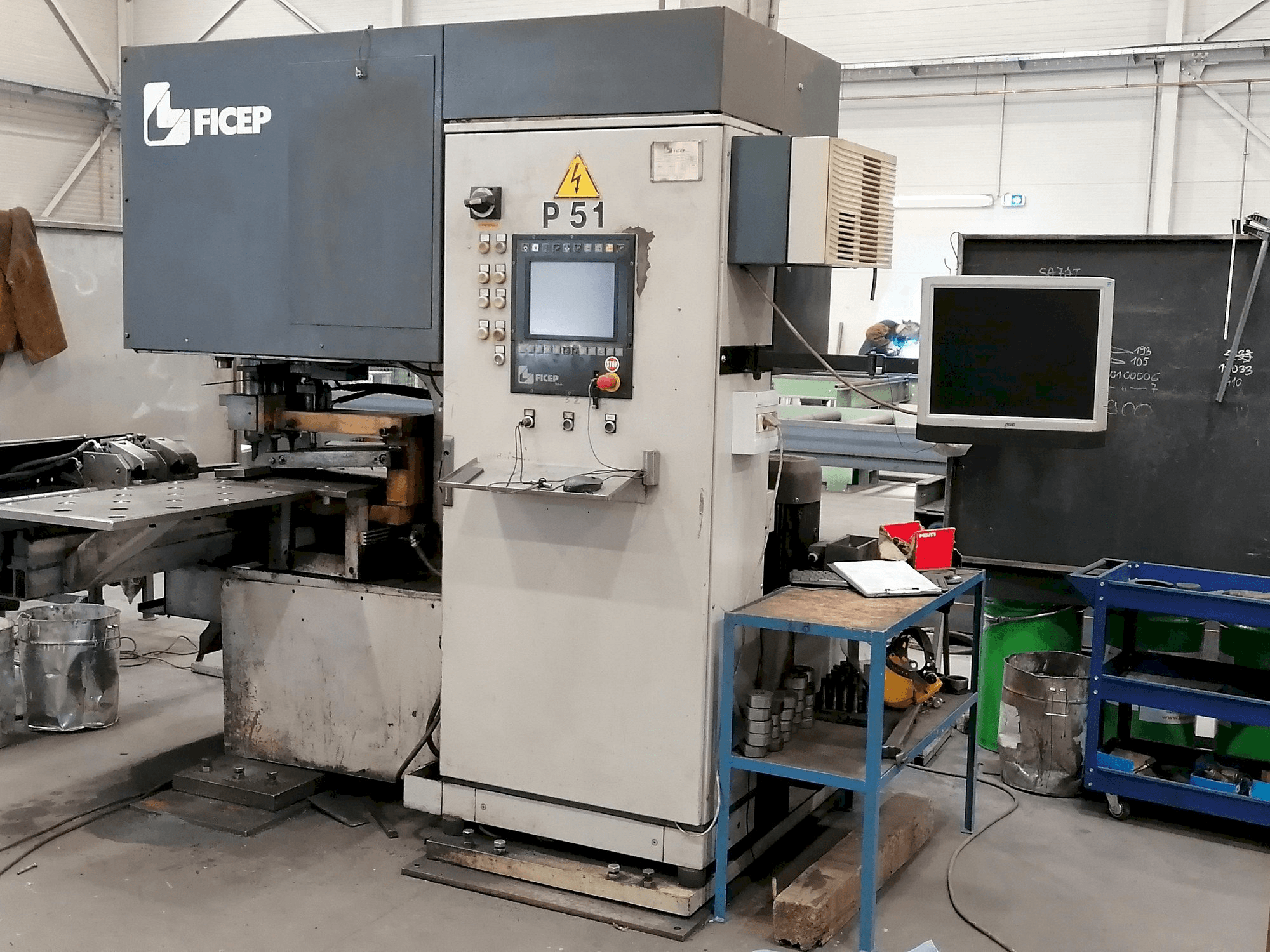 Widok z przodu maszyny FICEP P51