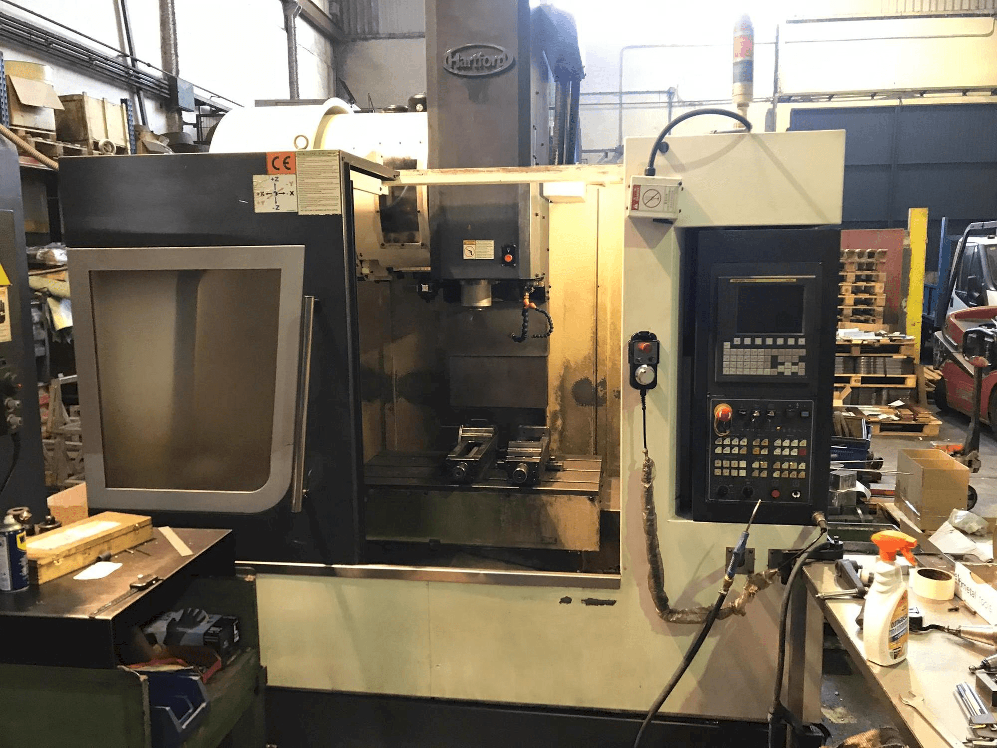 Widok z przodu maszyny Hartford LG-800