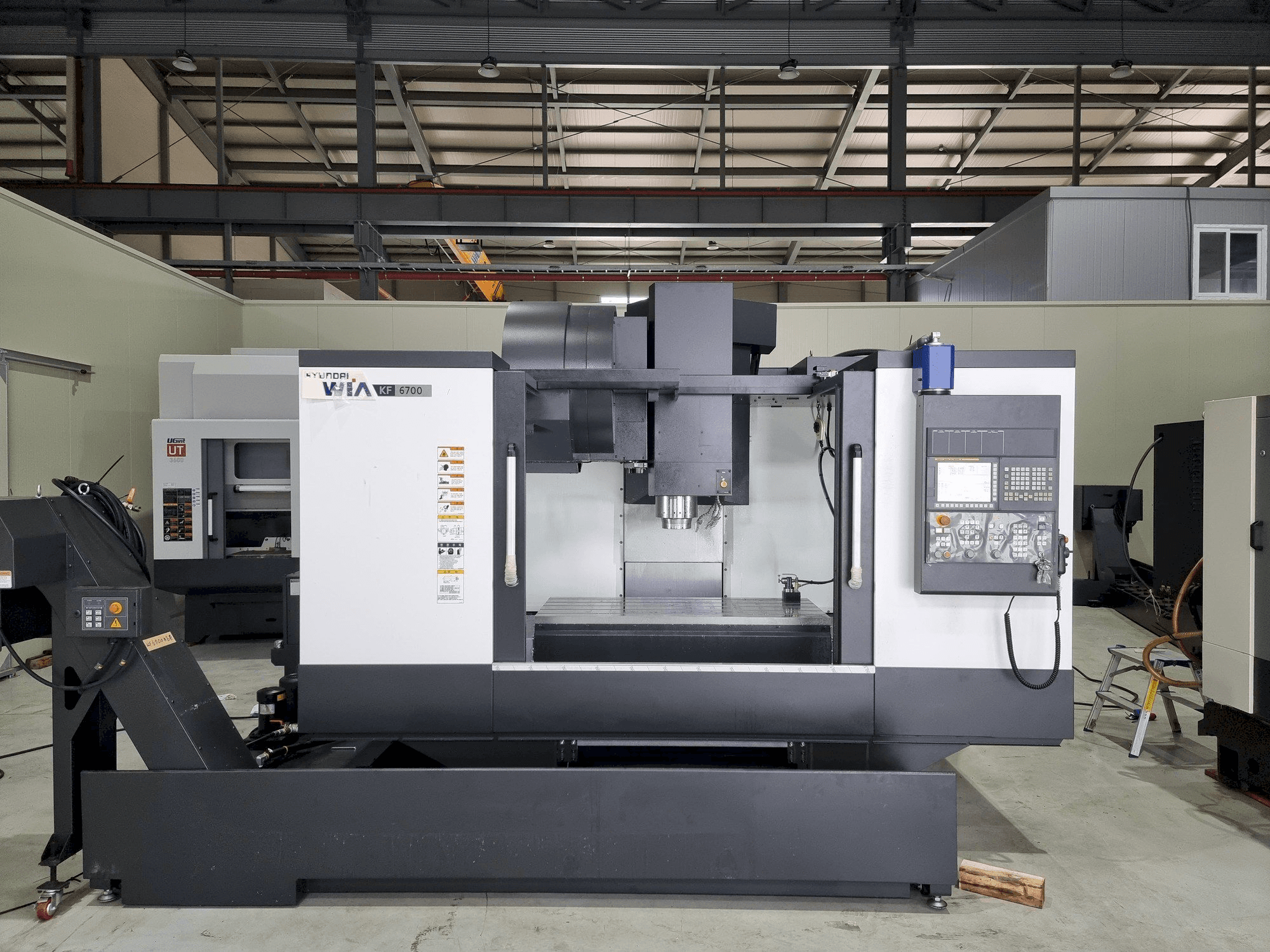 Widok z przodu maszyny Hyundai Wia KF 6700