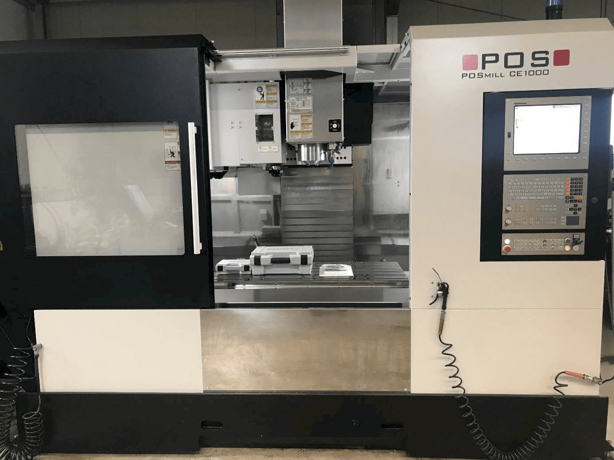 Widok z przodu maszyny POSmill CE 1000