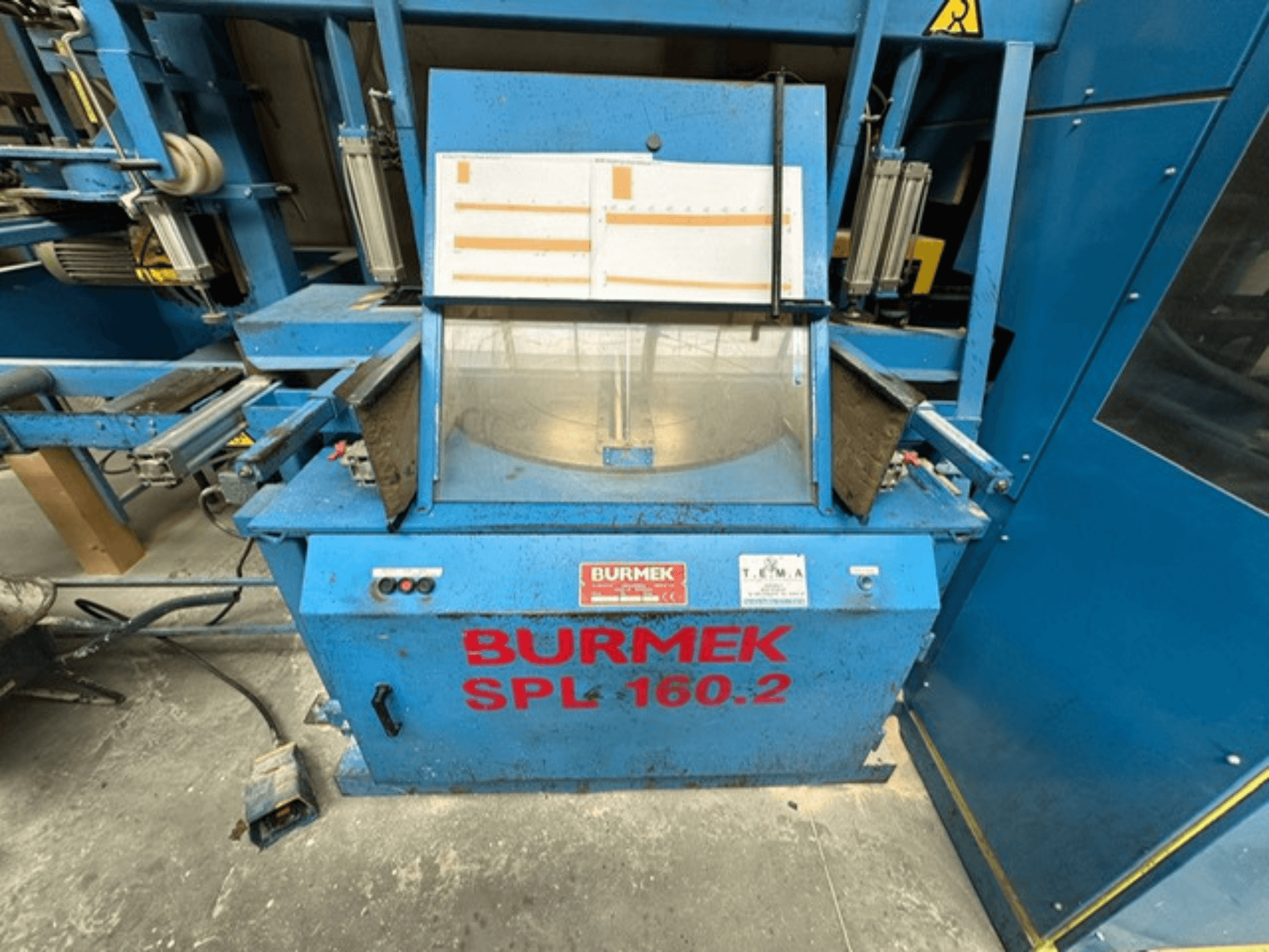 Niebieska maszyna do drewna BURMEK SPL 160.2, widok z przodu, z przyciskami sterującymi i szklanym panelem prezentującym wnętrze.