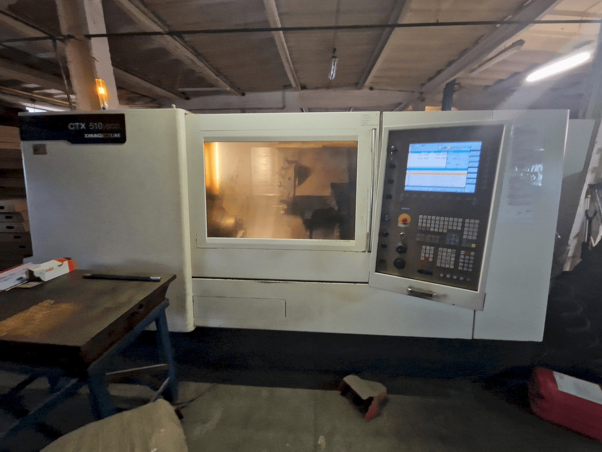 Widok z przodu maszyny DMG CTX 510 eco