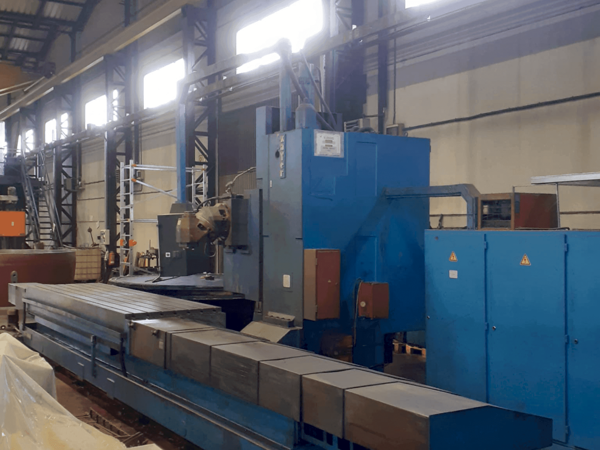 Widok z przodu maszyny Zayer KF 4000