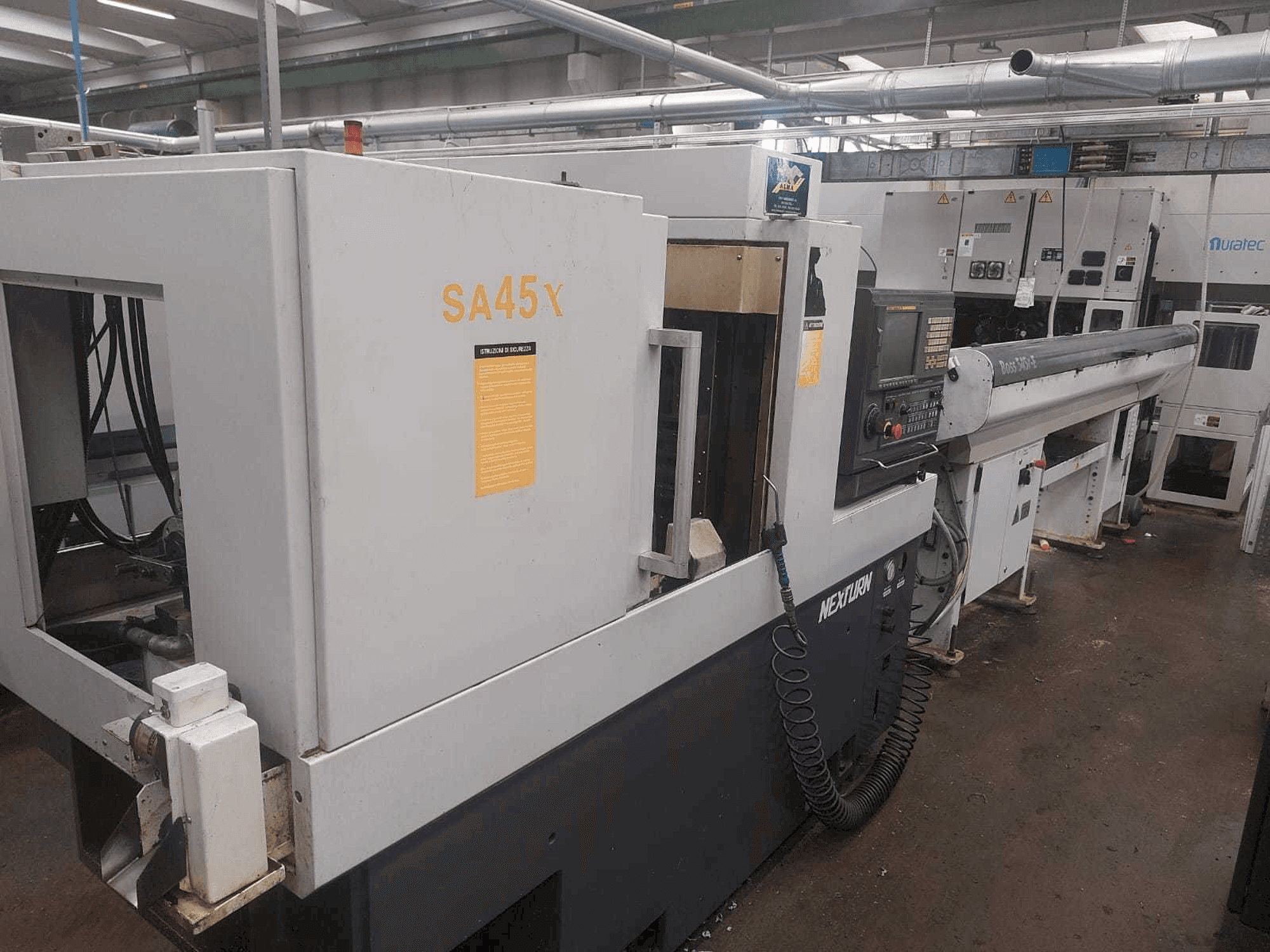 Widok lewej strony maszyny Nexturn SA 45X