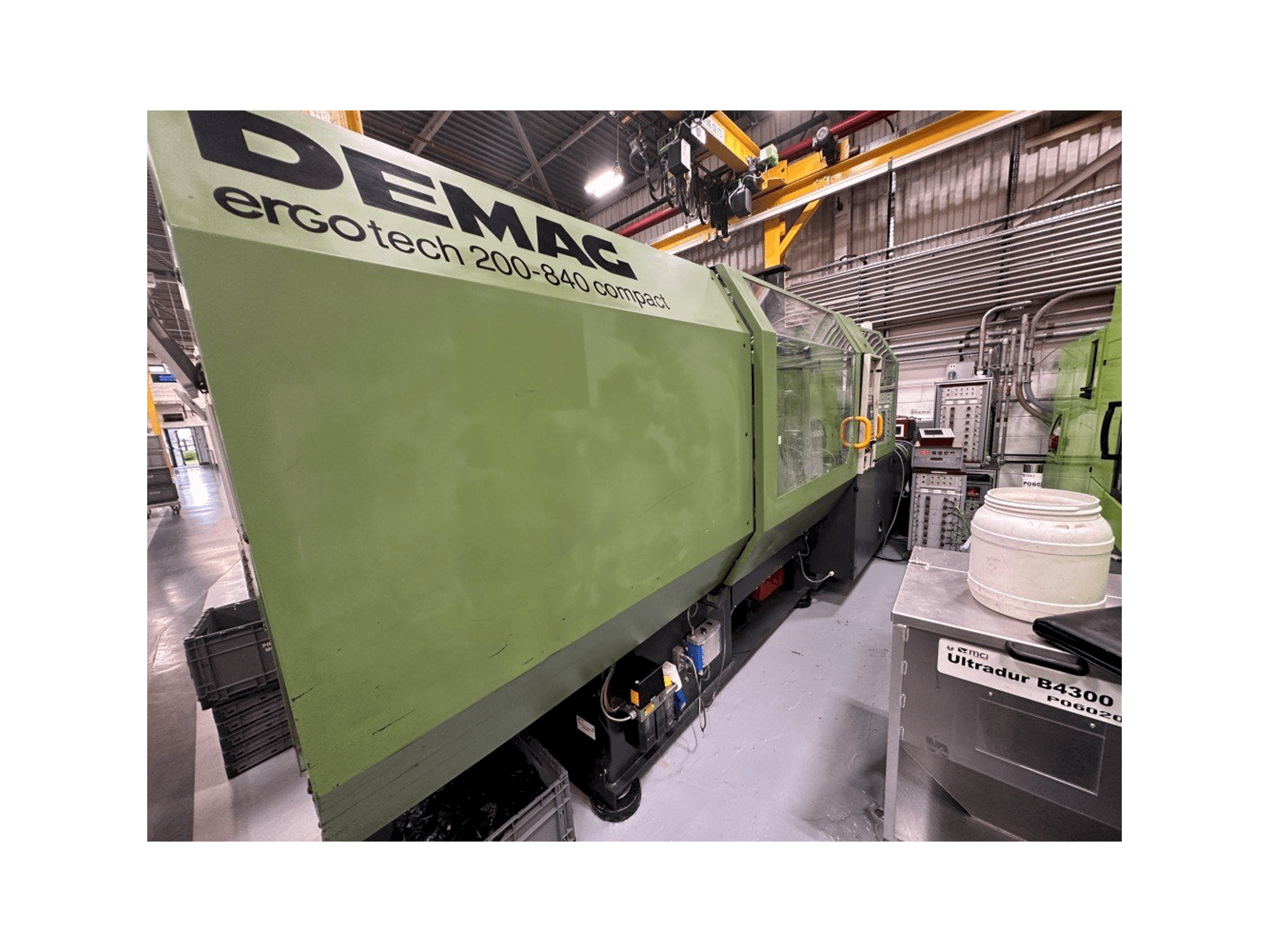 Widok lewej strony maszyny DEMAG Ergotech 200-840 Compact