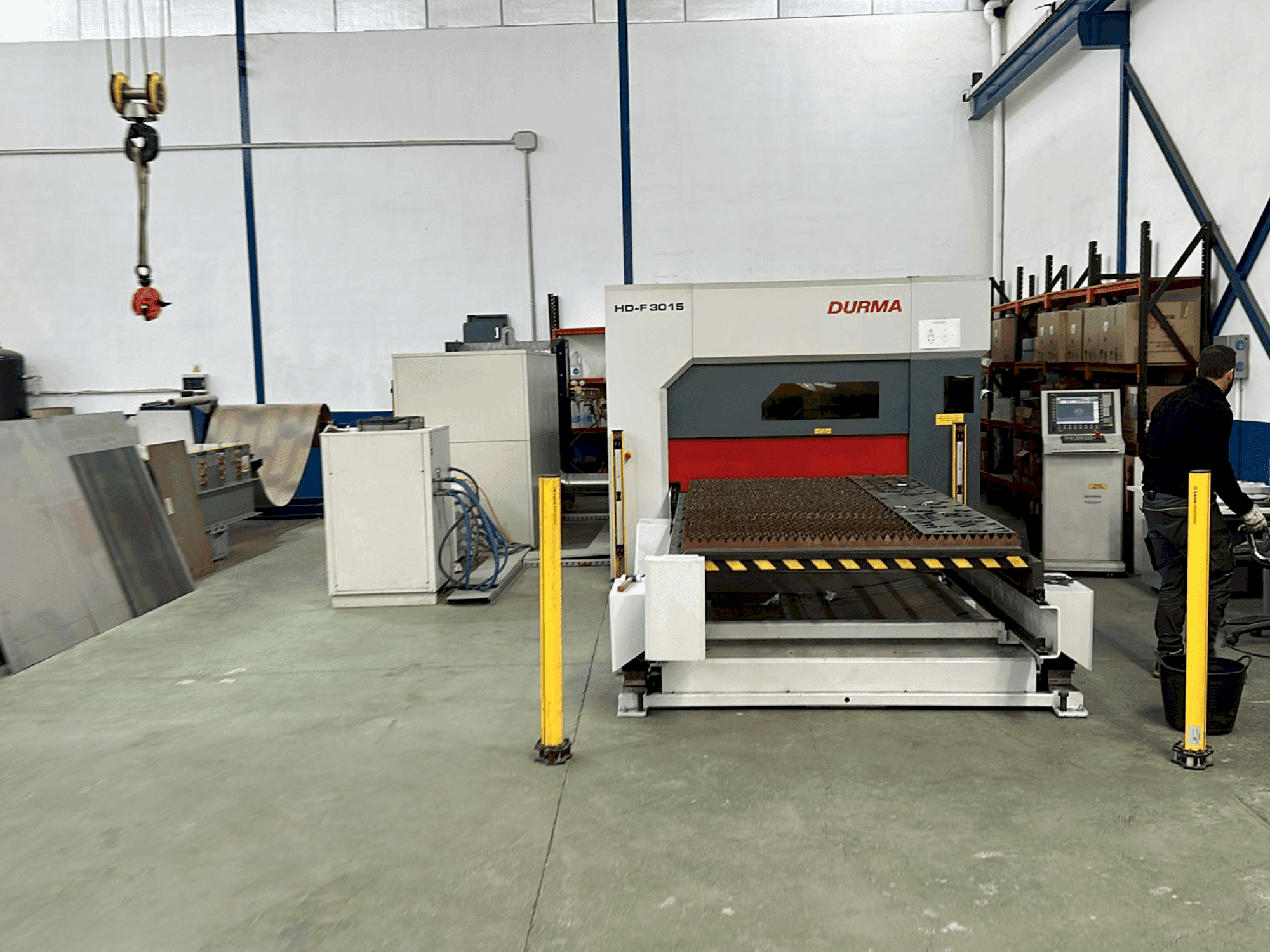 Widok z przodu maszyny Durma HD-F 3015