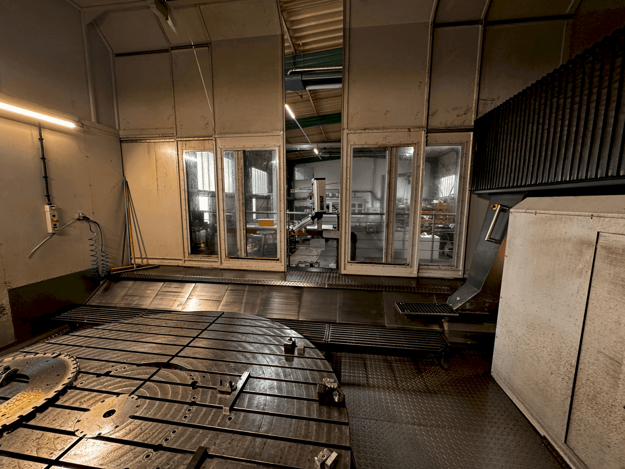 Widok z przodu maszyny AXA VPC 2800-U