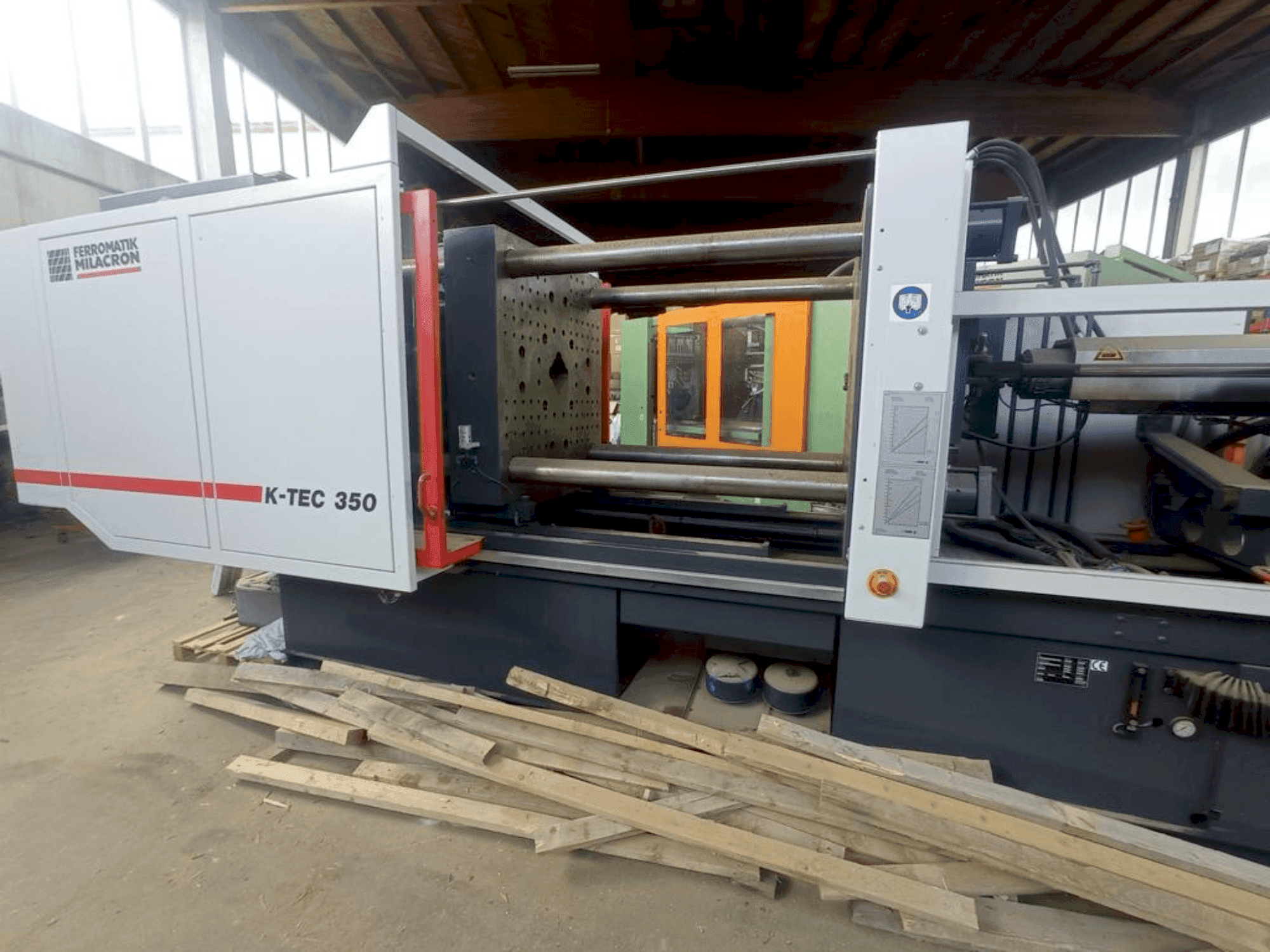 Widok z przodu maszyny FERROMATIK K-Tec 350 S/2F