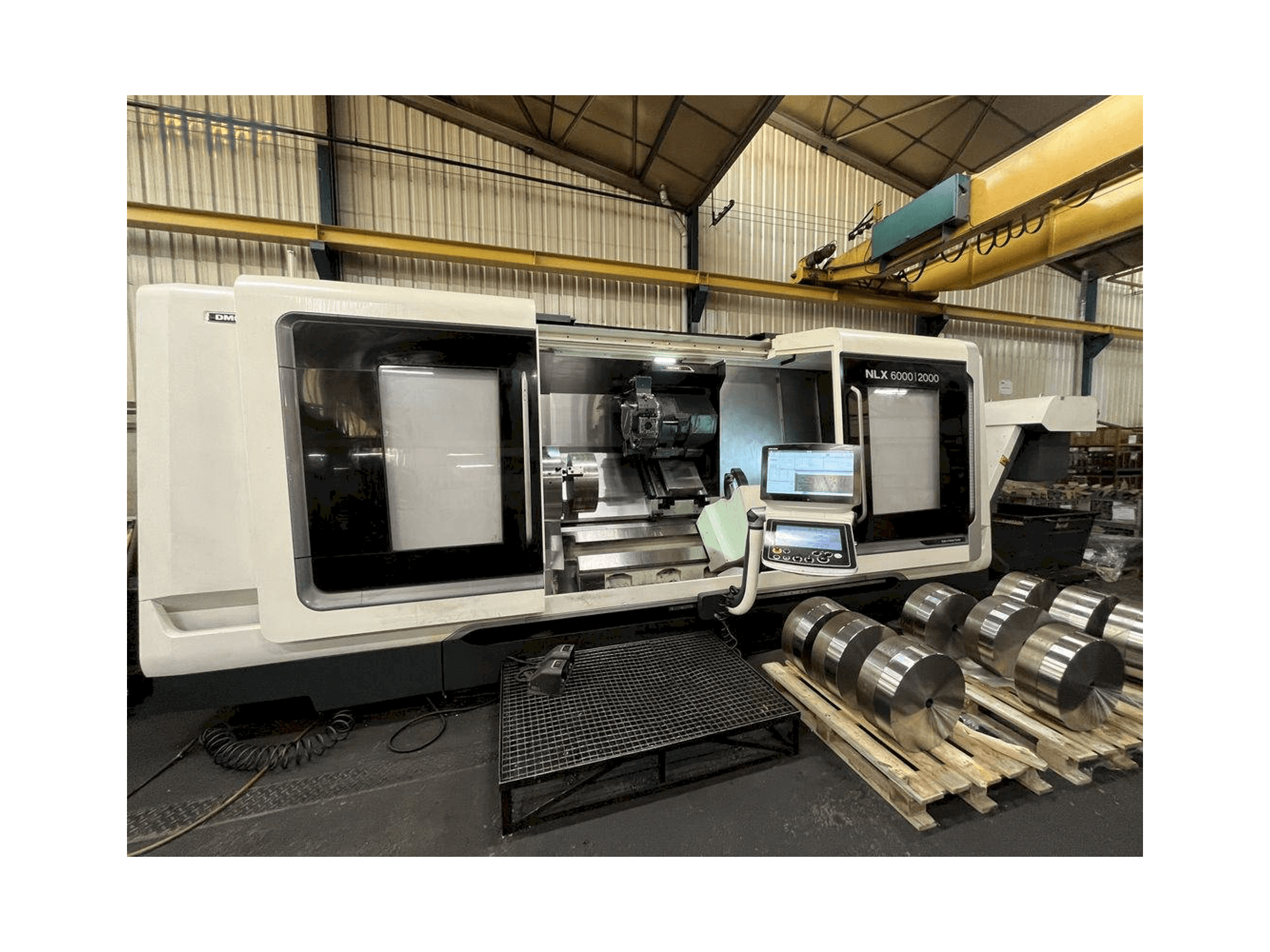 Widok lewej strony maszyny DMG MORI NLX 6000 | 2000
