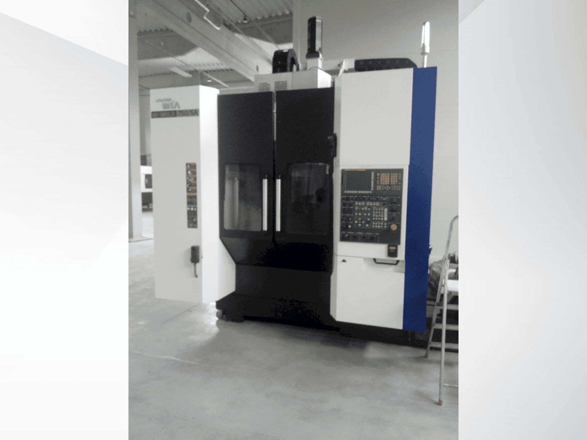 Widok z przodu maszyny Hyundai Wia HI-MOLD 750-5A