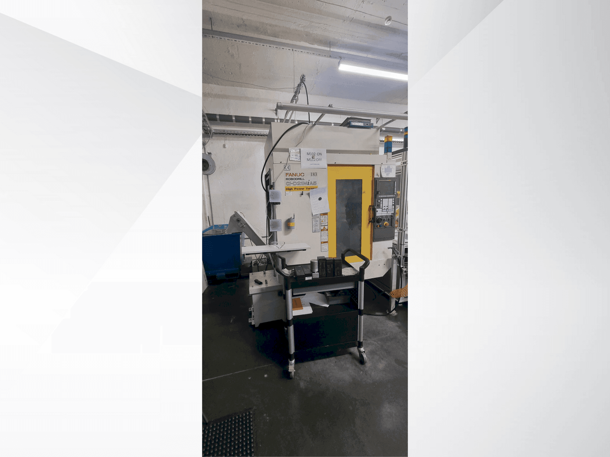 Widok z przodu maszyny FANUC Robodrill α-D21 MiA5