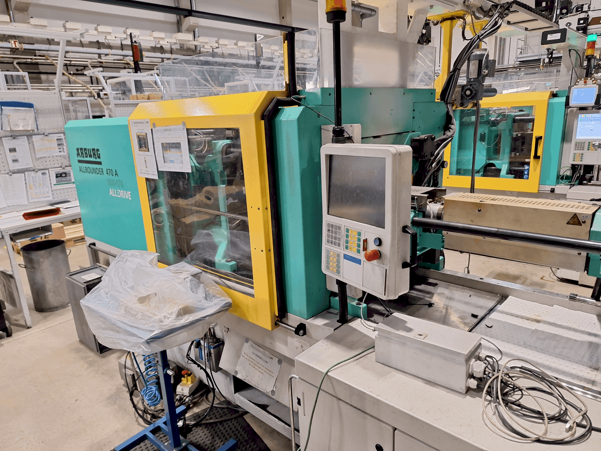 Widok z przodu maszyny Arburg 470 A 800-170