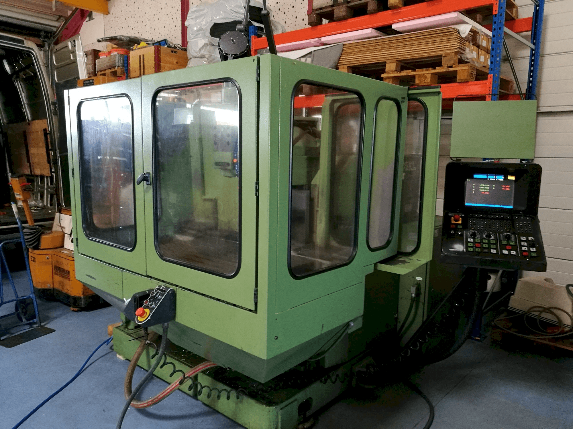 Widok z przodu maszyny DECKEL FP4AT