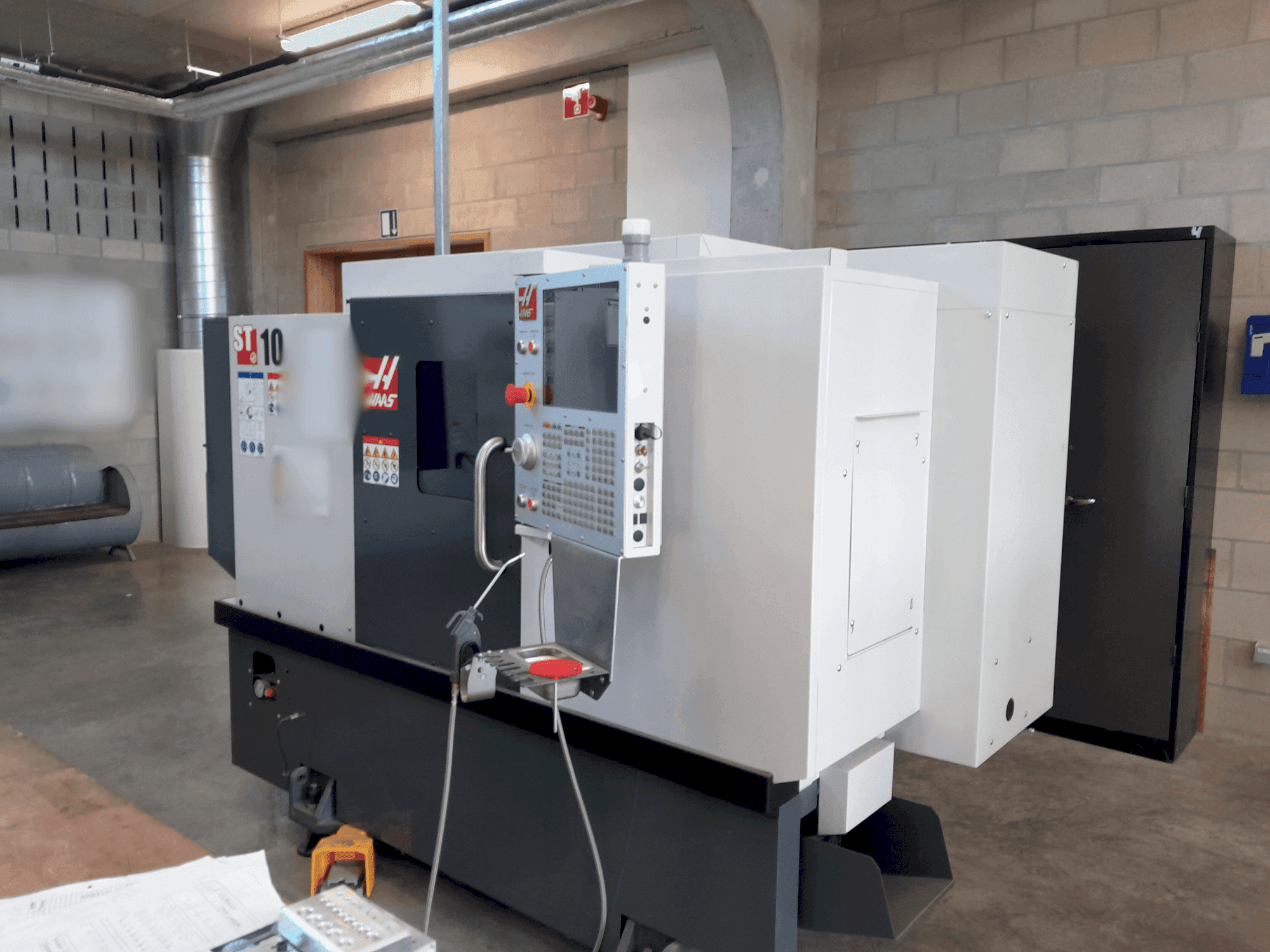 Widok z przodu maszyny HAAS ST-10