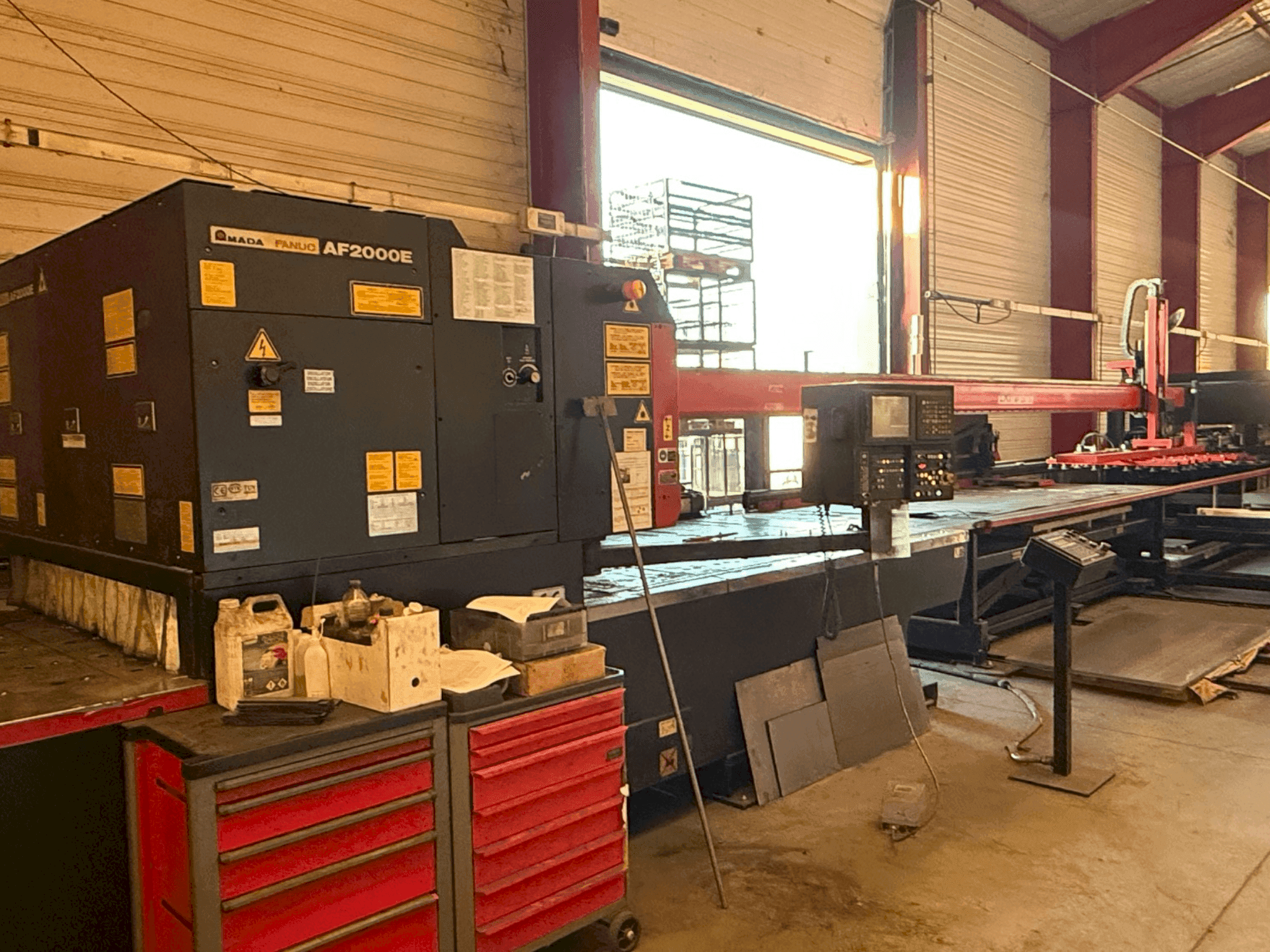 Widok z przodu maszyny AMADA LC2415 alpha3