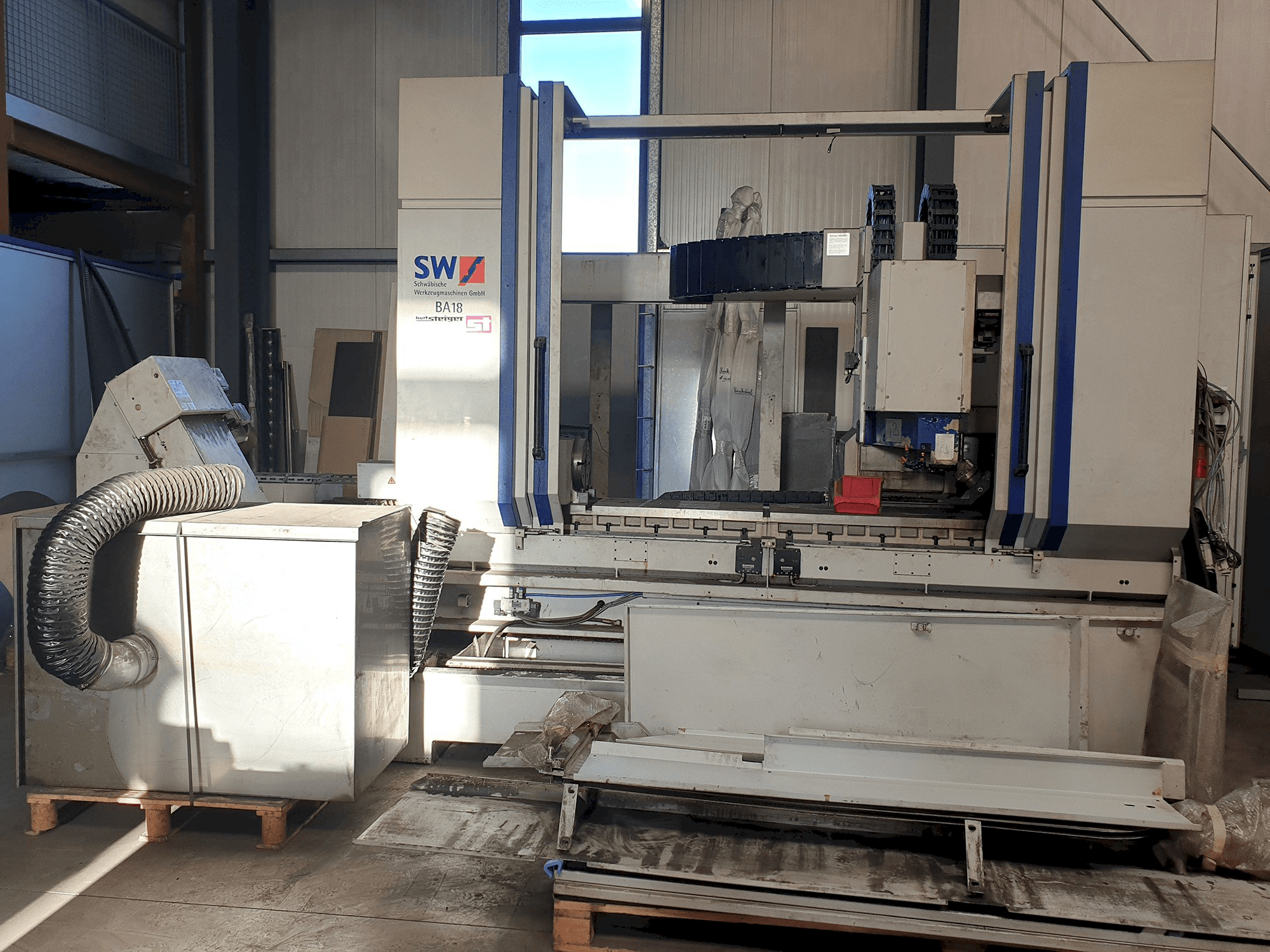 Widok z przodu maszyny Schwäbische Werkzeugmaschinen BA 18
