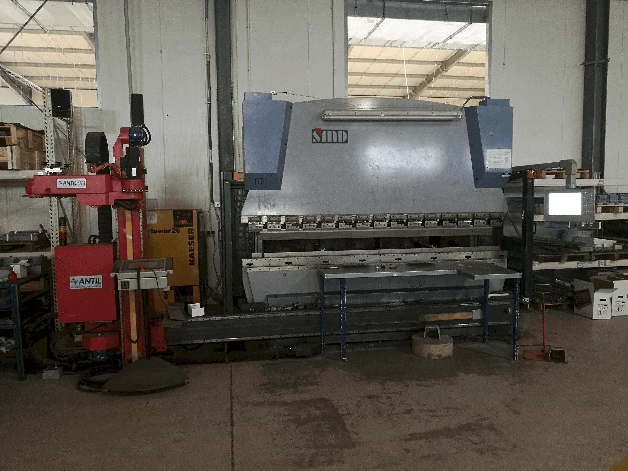 Widok z przodu maszyny Yawei PBH 110-3100-4C