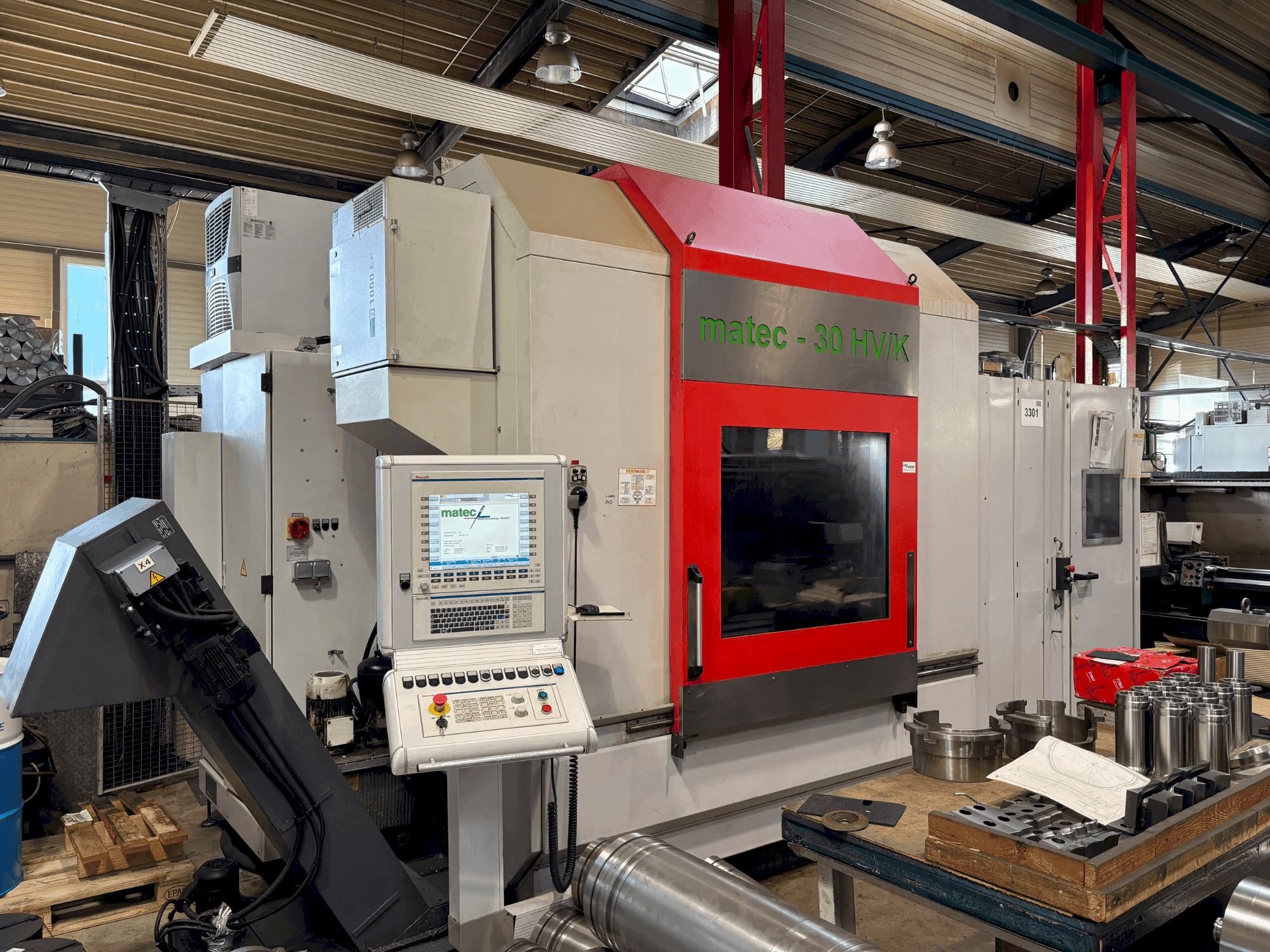 Widok z przodu maszyny Matec MATEC 30 HV/K