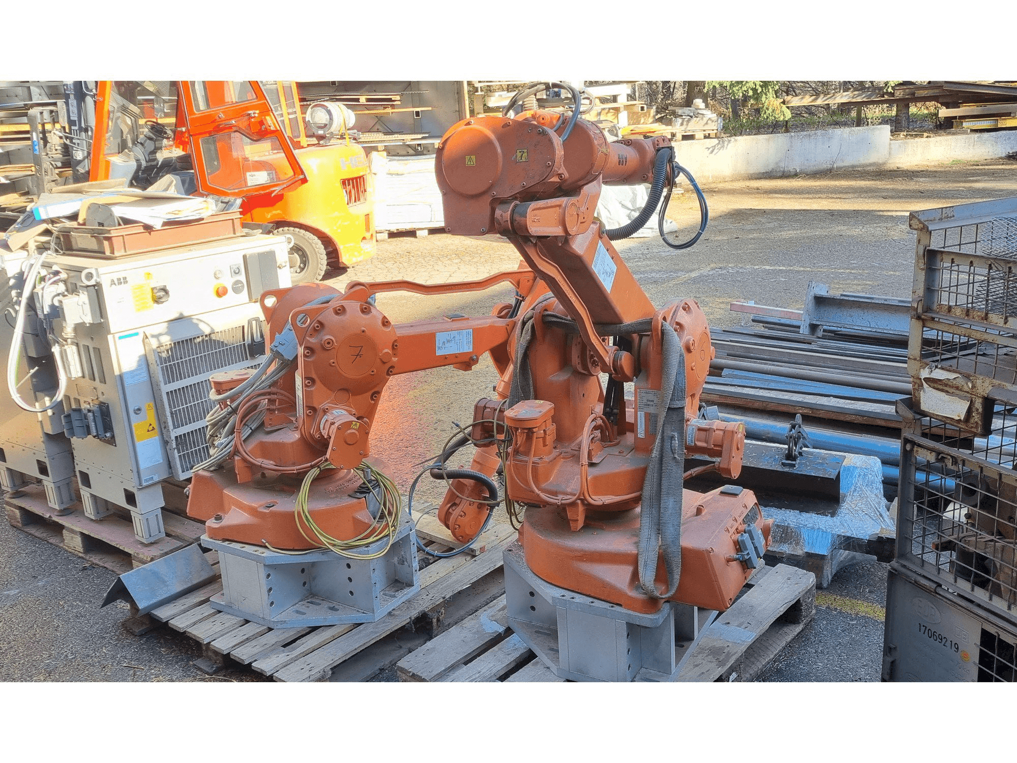 Widok z przodu maszyny ABB IRB2400 M2000