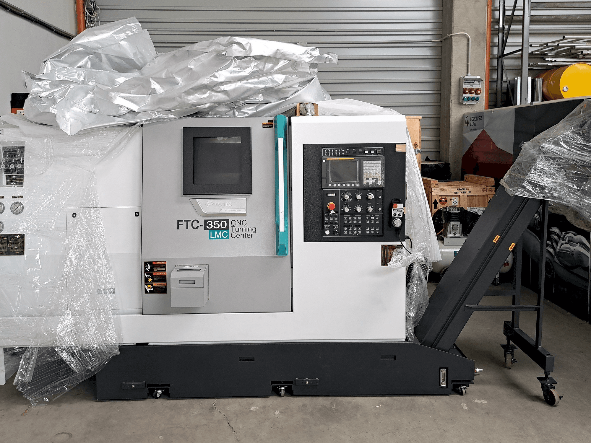 Widok z przodu maszyny Feeler FTC 350 LMC