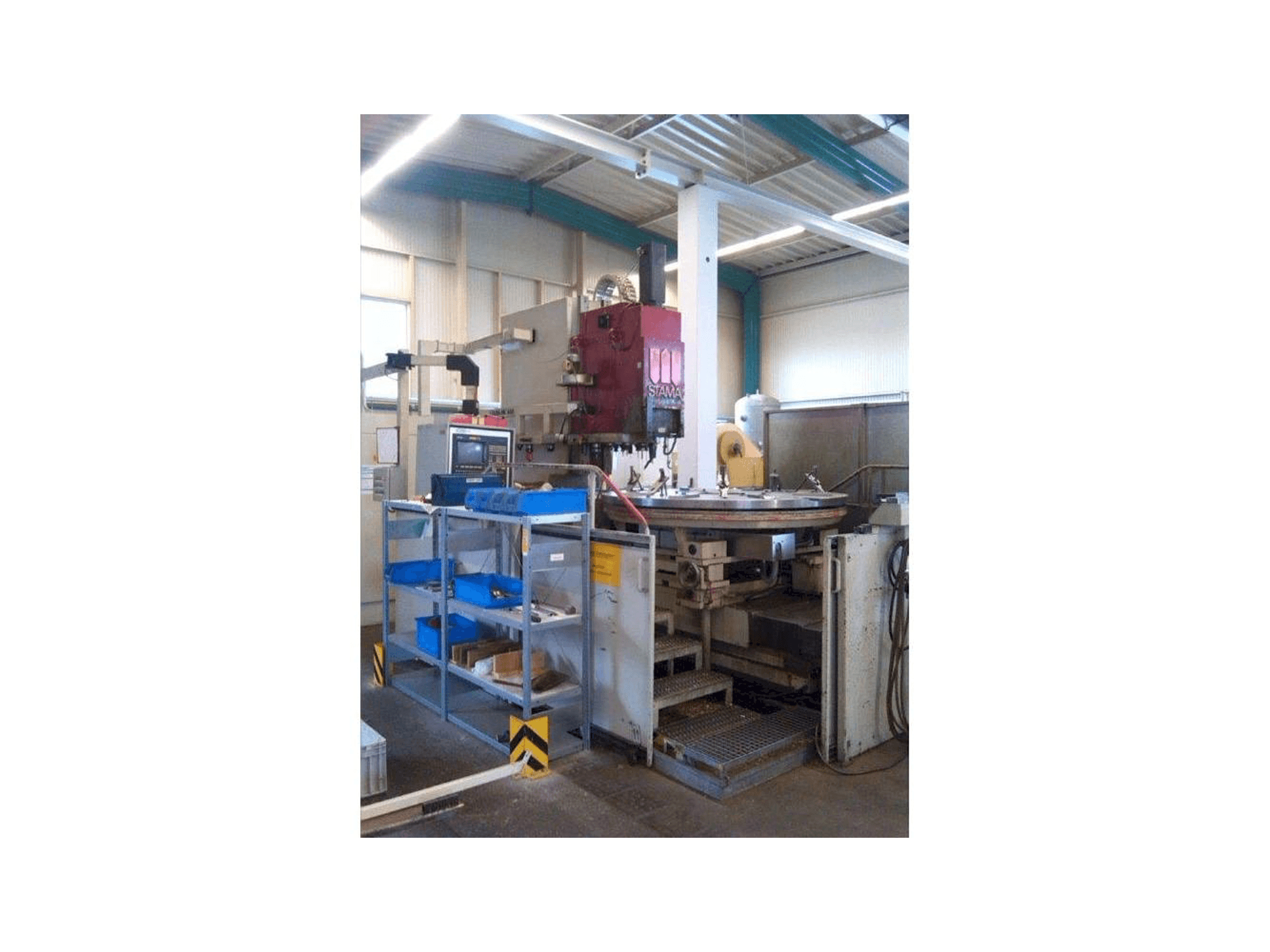 Widok z przodu maszyny STAMA MC 430- GÜ