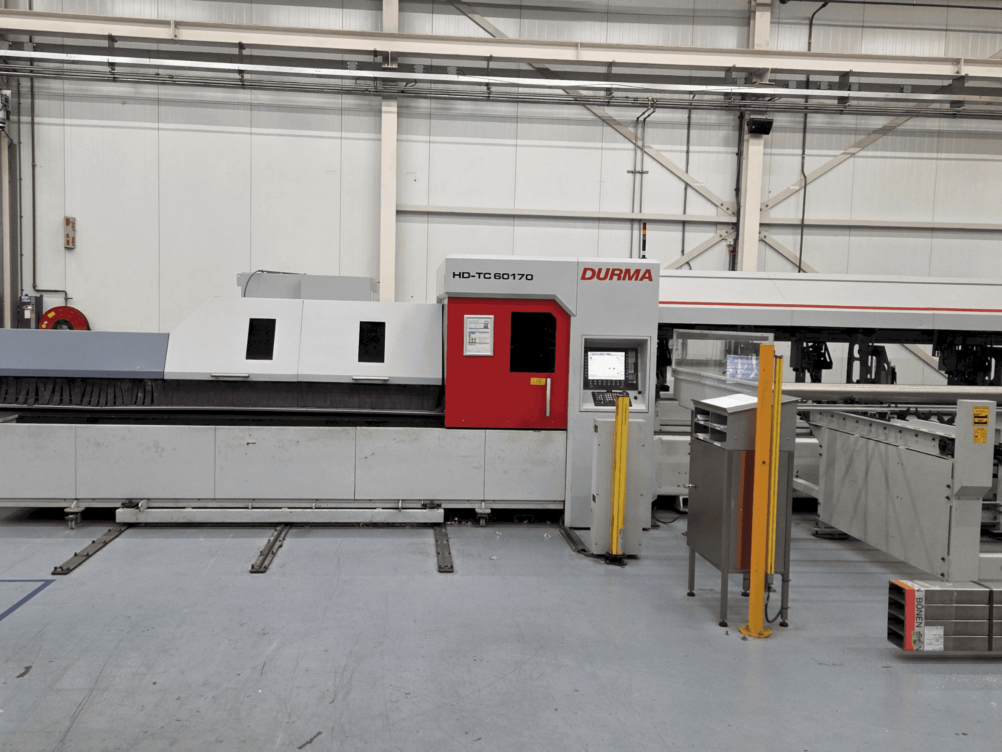 Widok z przodu maszyny Durma HD-TC60170