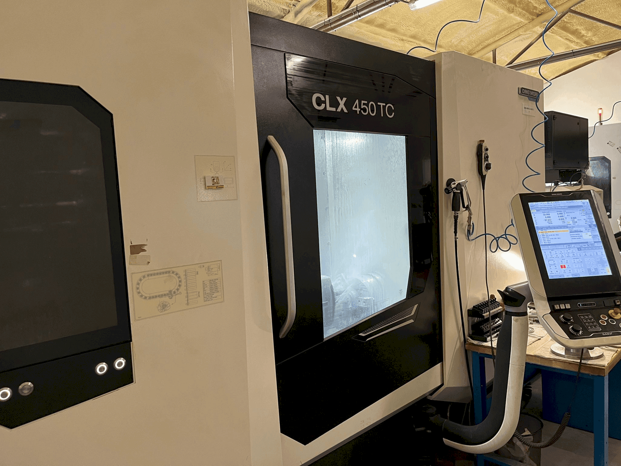 Widok z przodu maszyny DMG MORI CLX 450 TC