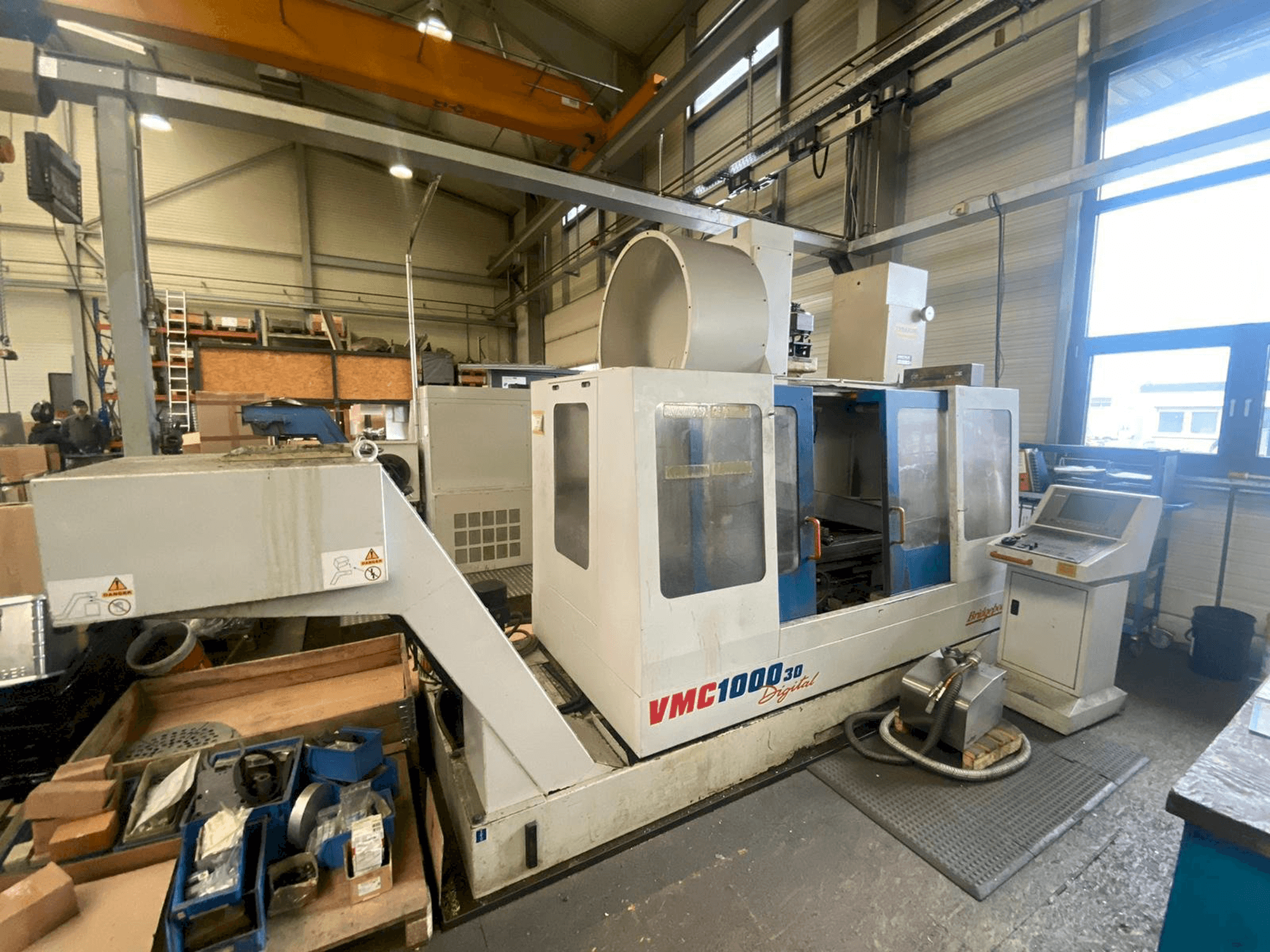 Widok z przodu maszyny Bridgeport VMC 1000/30