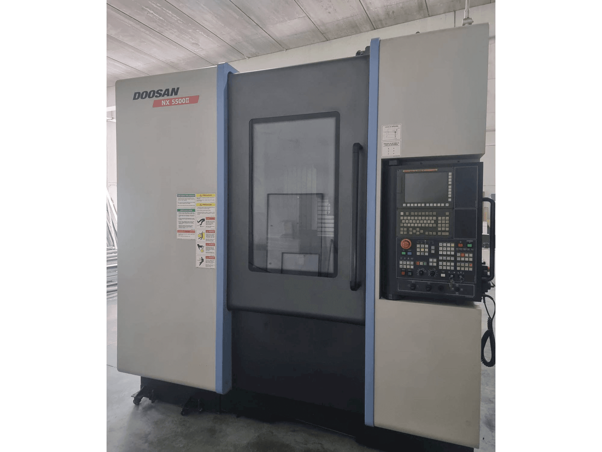 Widok z przodu maszyny Doosan Nx5500 Ii