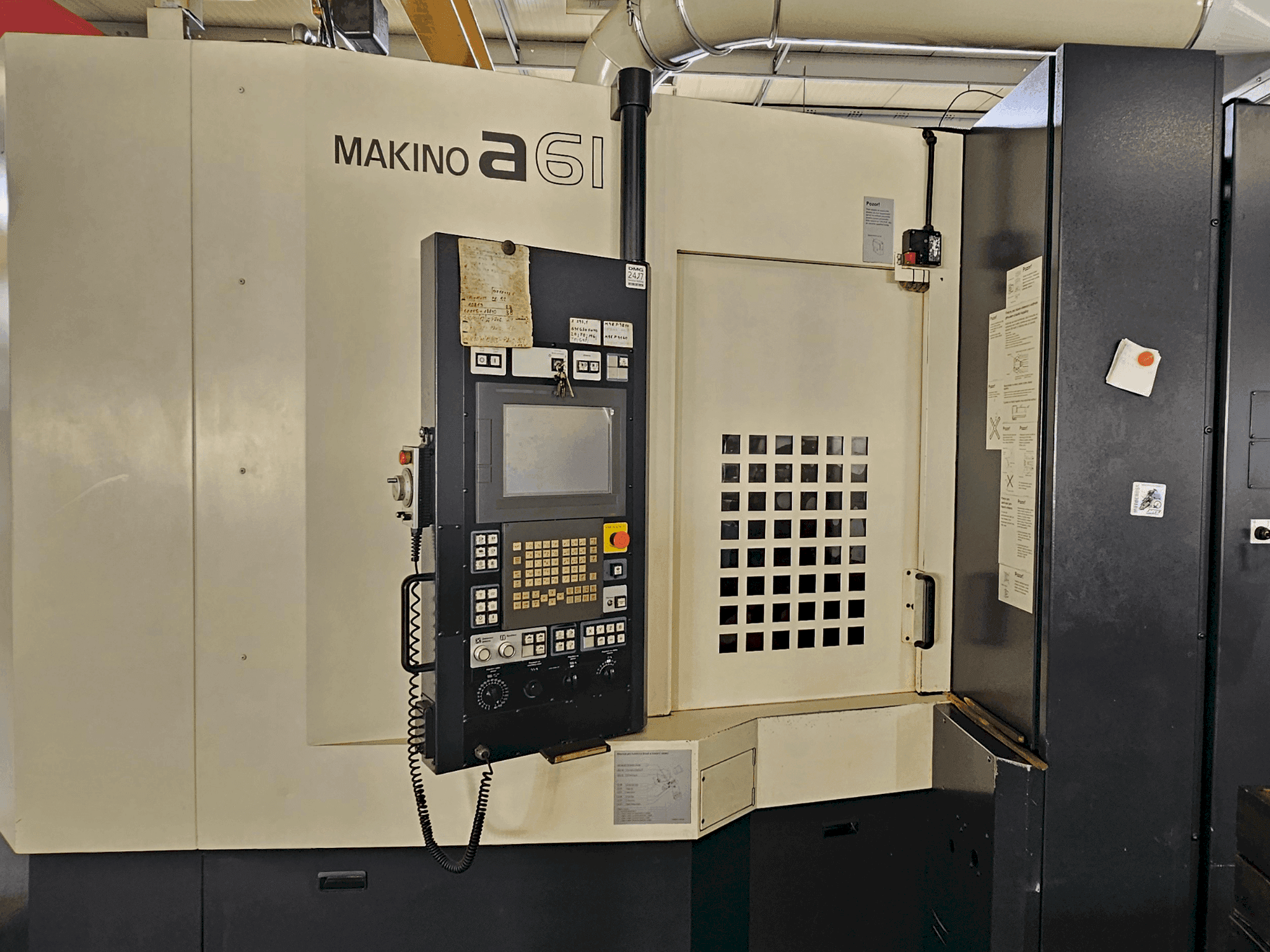 Widok z przodu maszyny Makino a61