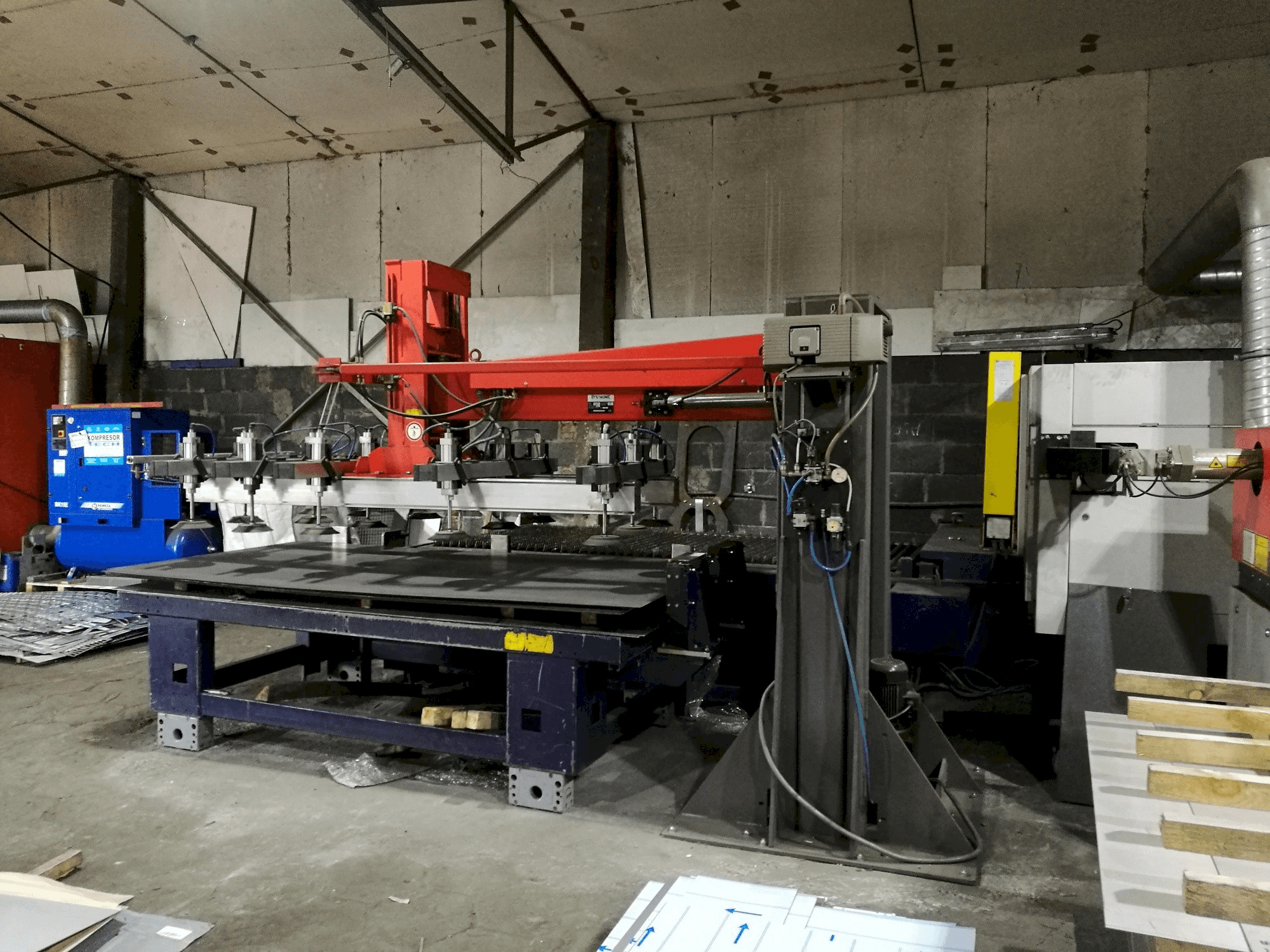 Widok z przodu maszyny Bystronic Bysprint 3015