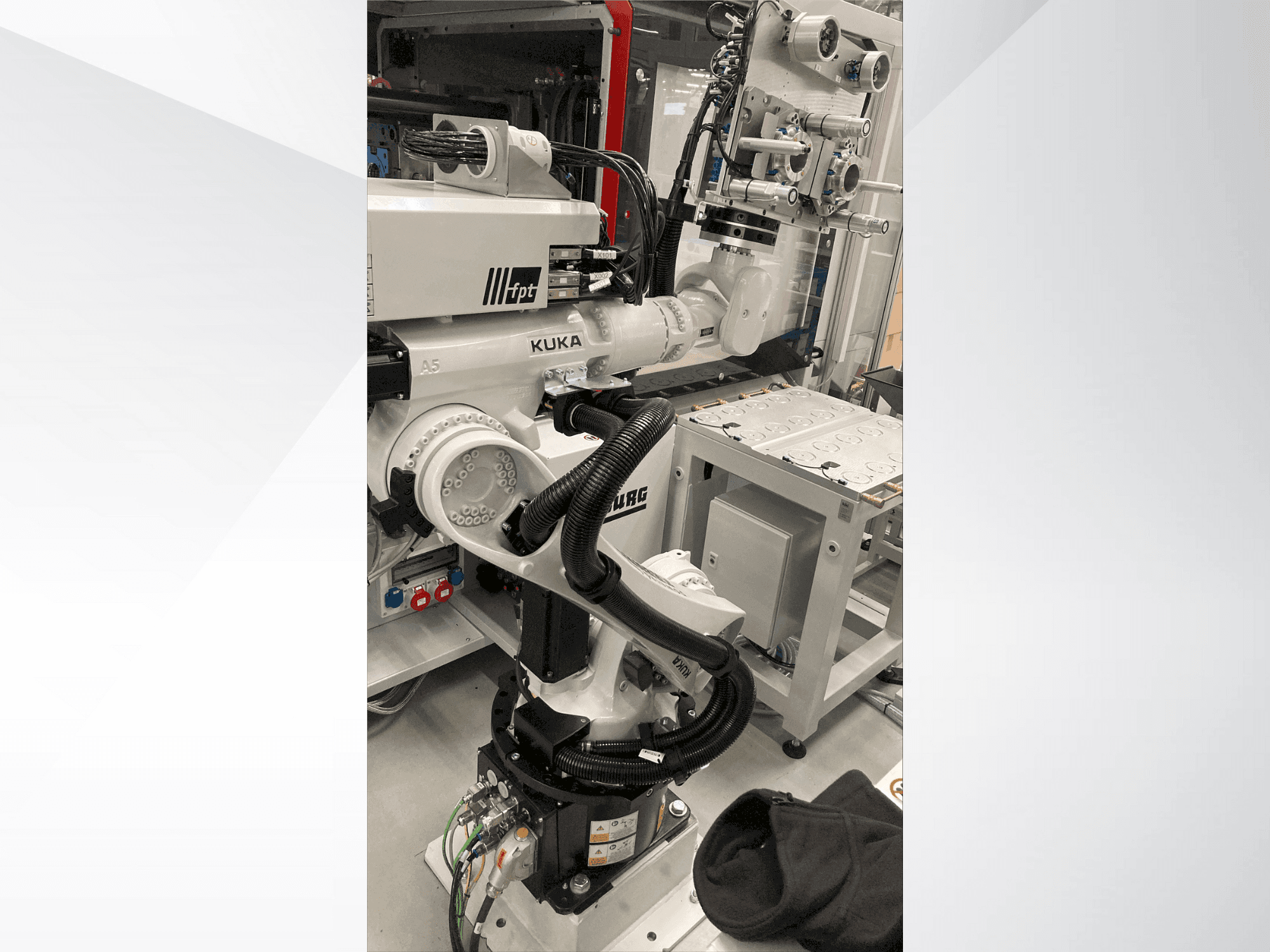 Widok z przodu maszyny KUKA KR 22 R1610-2