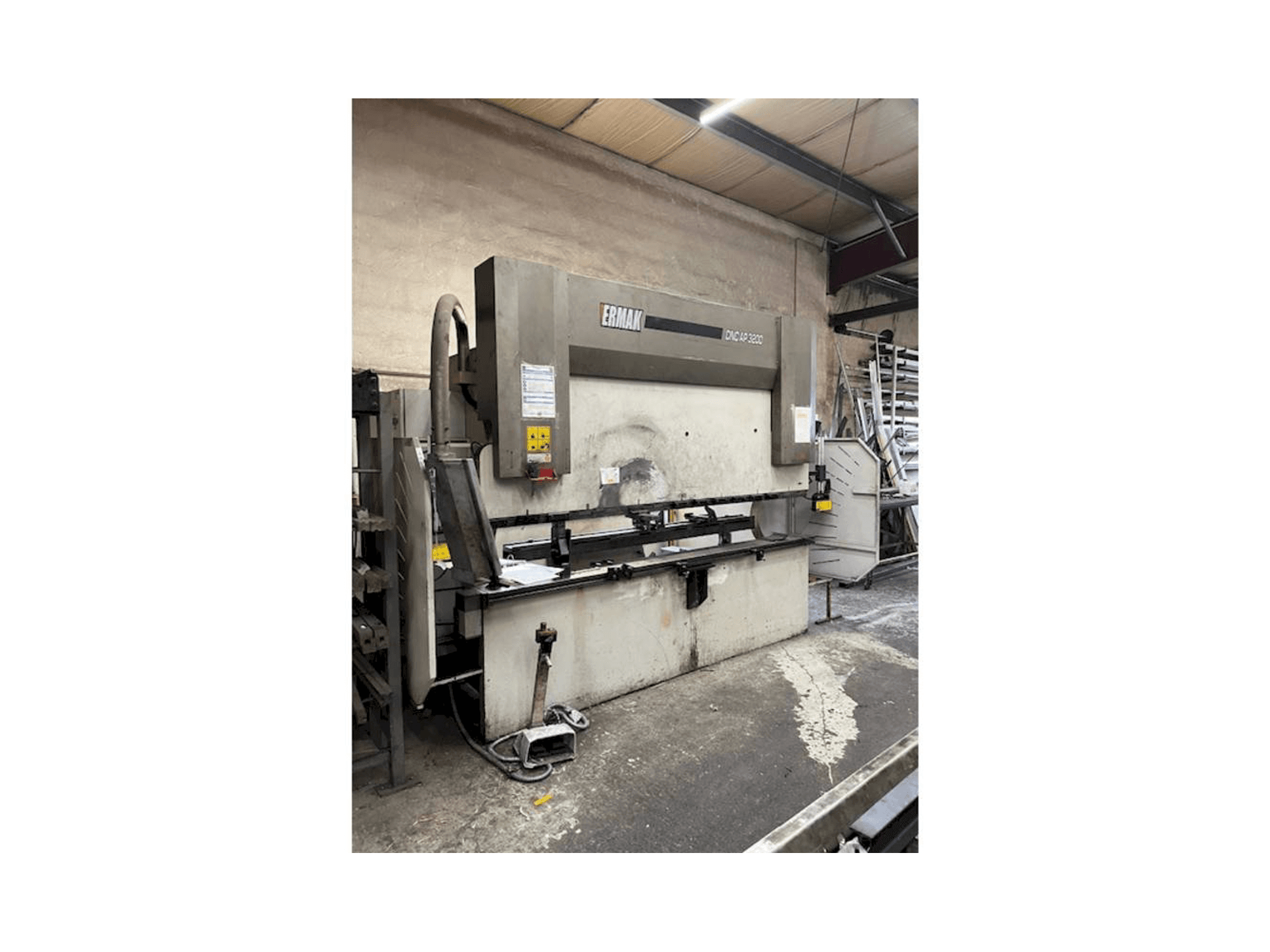 Widok z przodu maszyny ERMAK Cnc ap