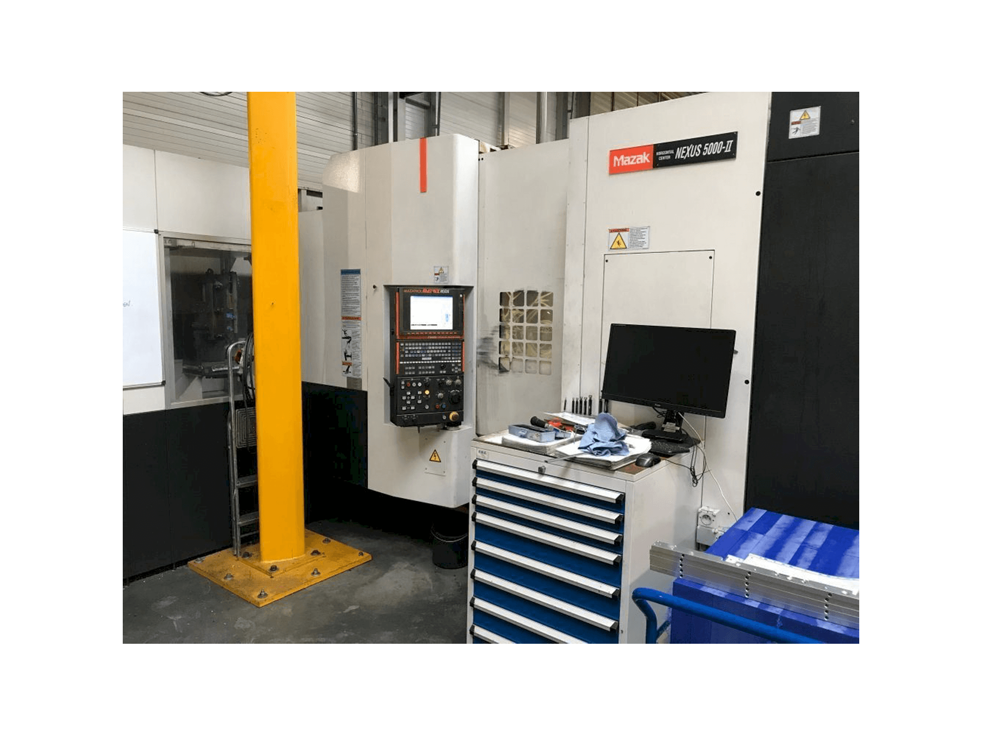 Widok z przodu maszyny Mazak Nexus 5000-II