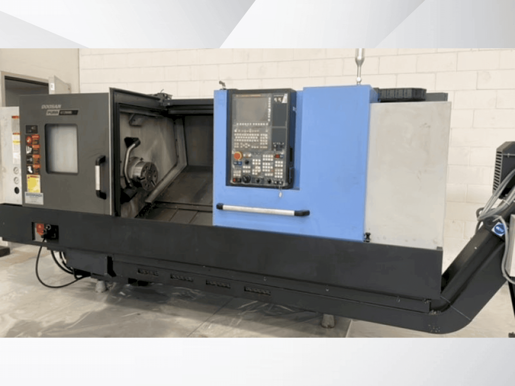 Widok z przodu maszyny DOOSAN PUMA GT 2600L