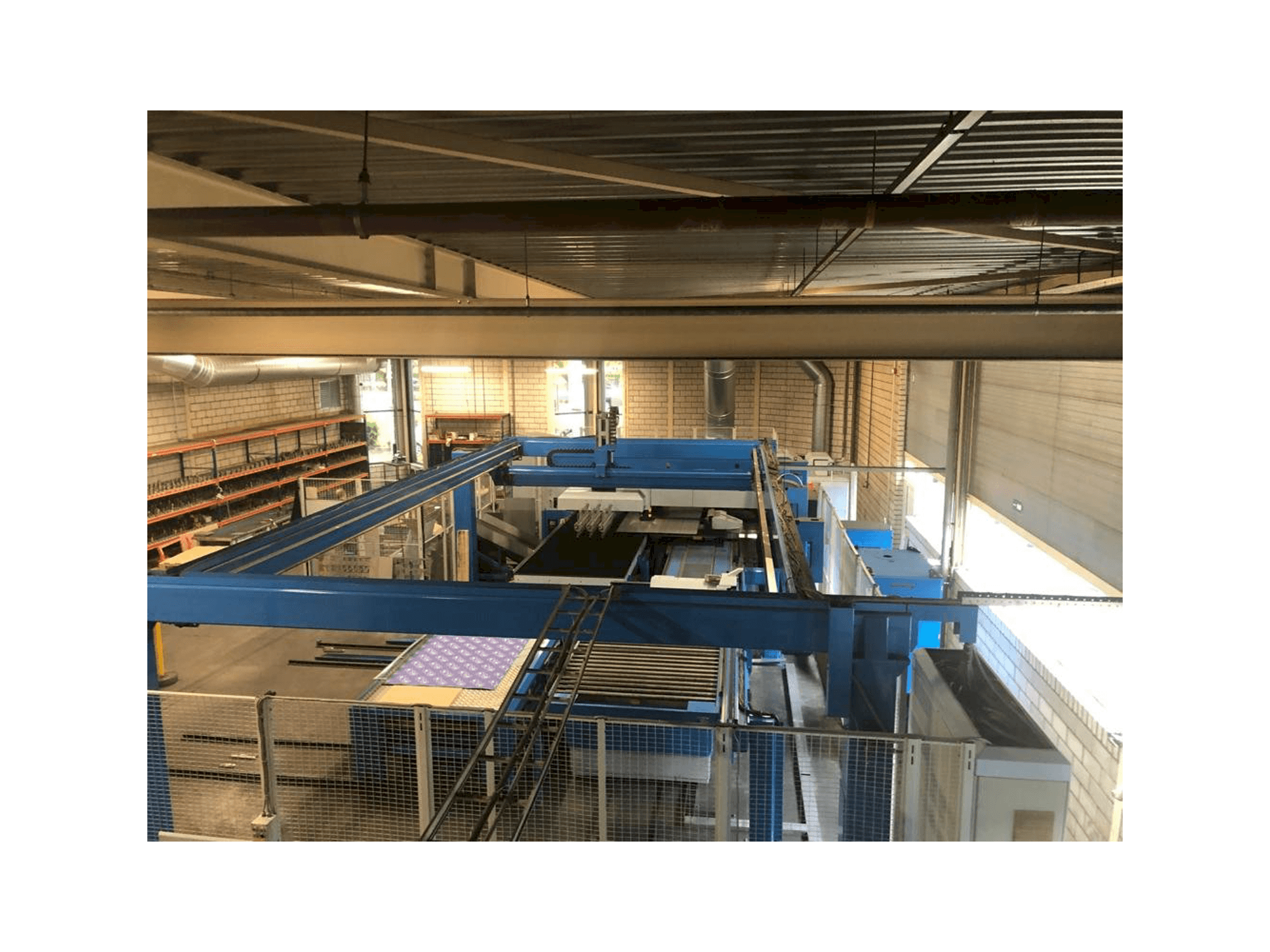 Widok z przodu maszyny Finn-Power LB 6 UVH