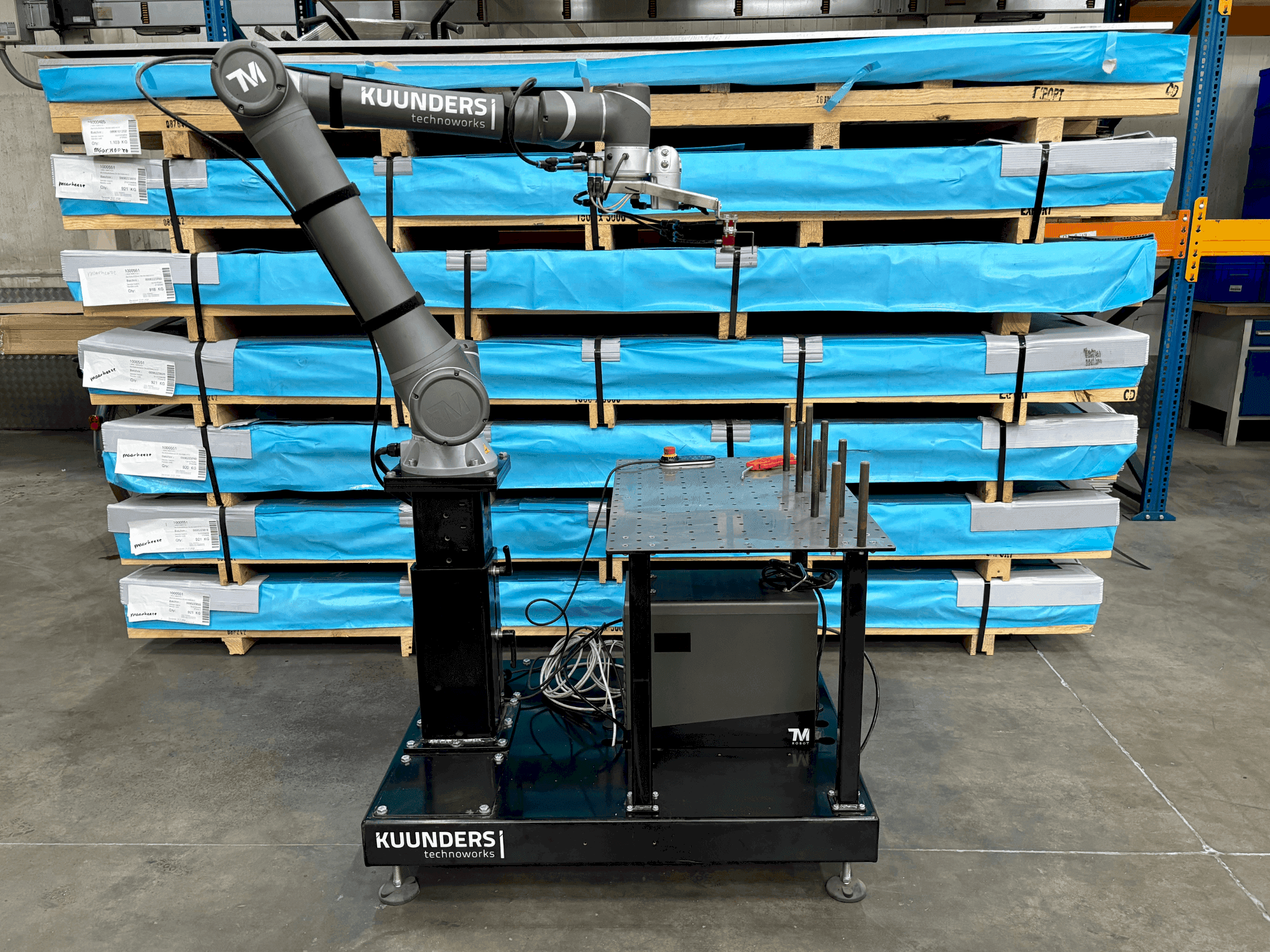 Widok z przodu maszyny TECHMAN ROBOT TM12