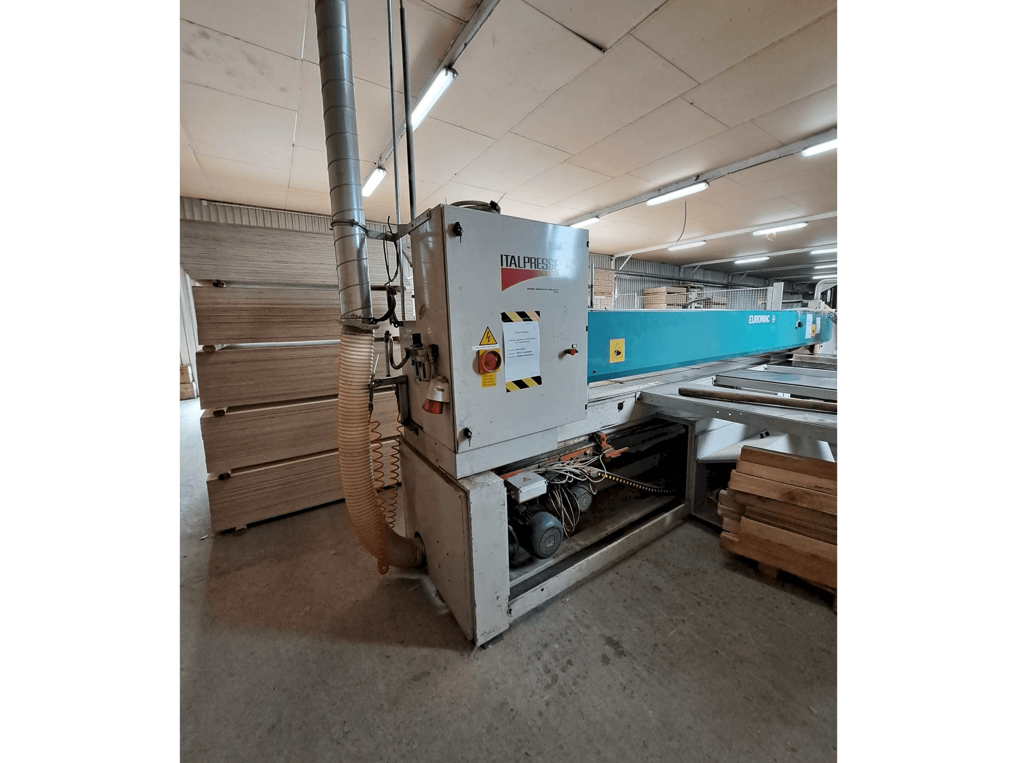 Widok z przodu maszyny Euromac Logica Pinze 4500