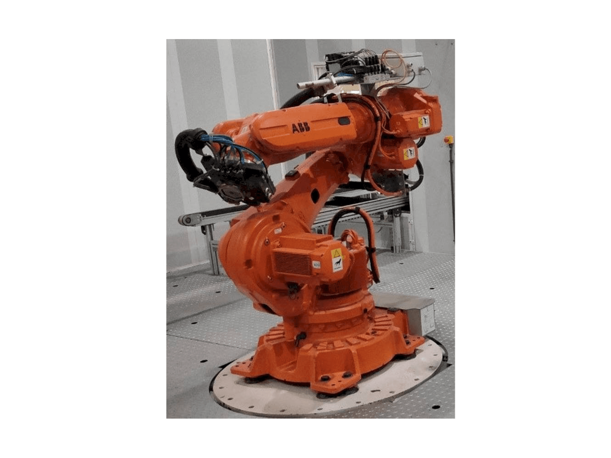 Widok z przodu maszyny ABB IRB 6620-150/2.2