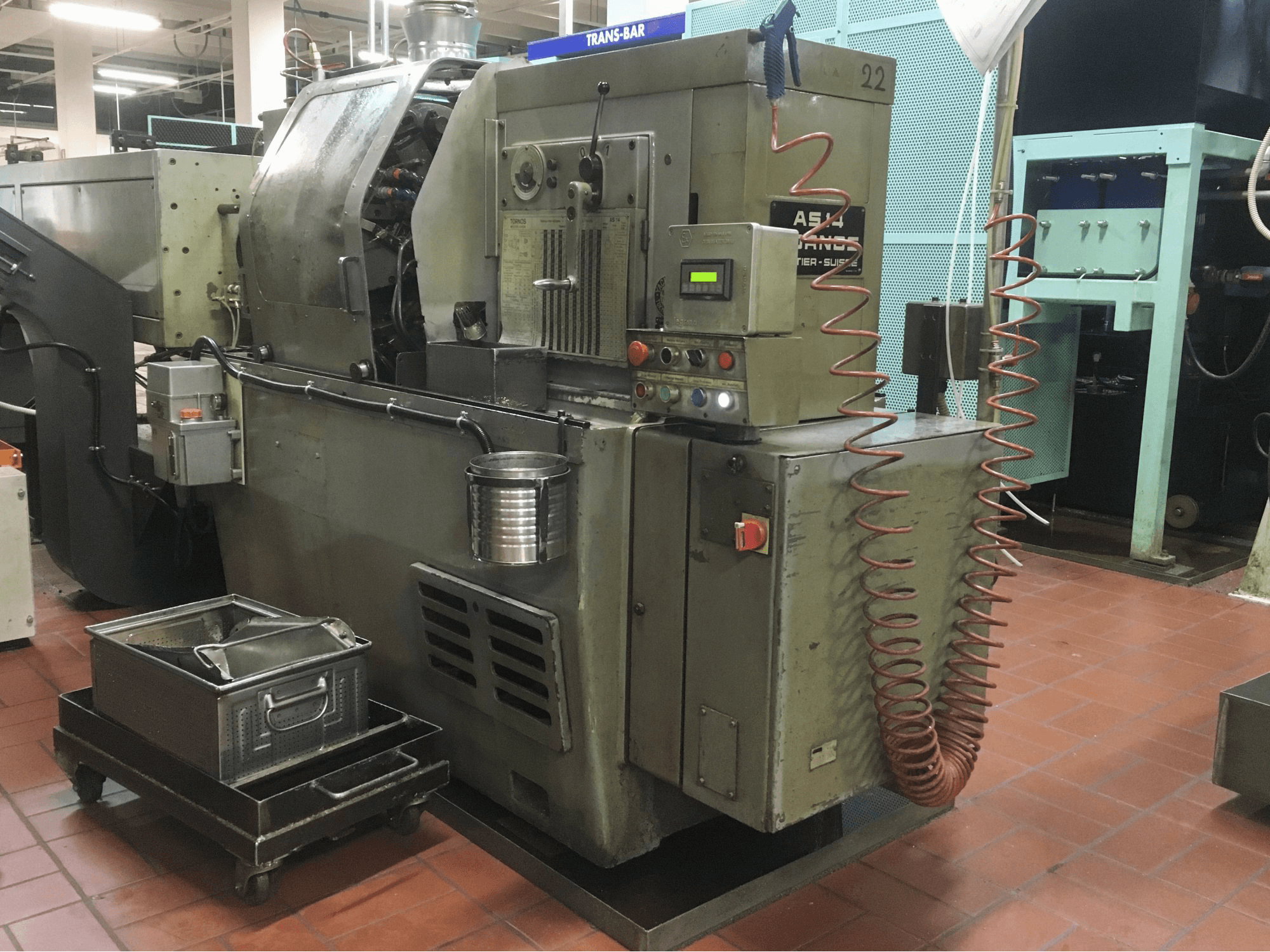 Widok z prawej maszyny Tornos AS-14