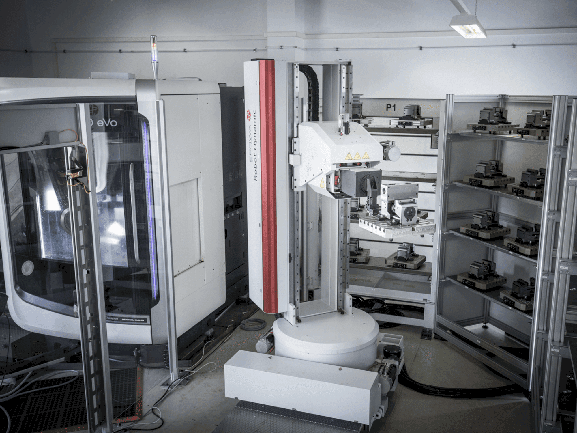 Widok z przodu maszyny DMG MORI DMU 60 EVO