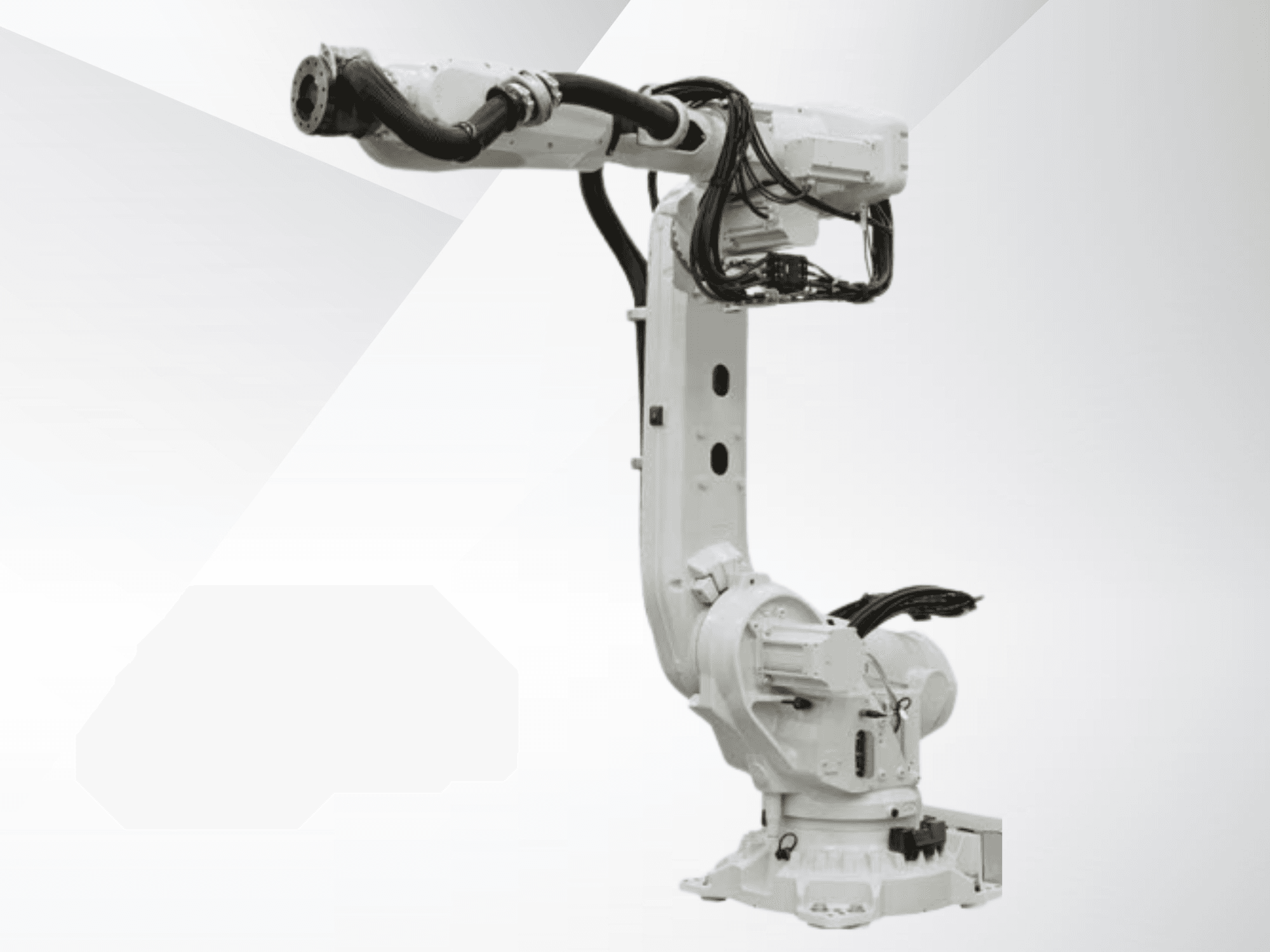 Ramię robota ABB IRB 6700-245/3.00 widziane z przodu, prezentujące białą, opływową konstrukcję z zamontowanymi kablami i silnikami.