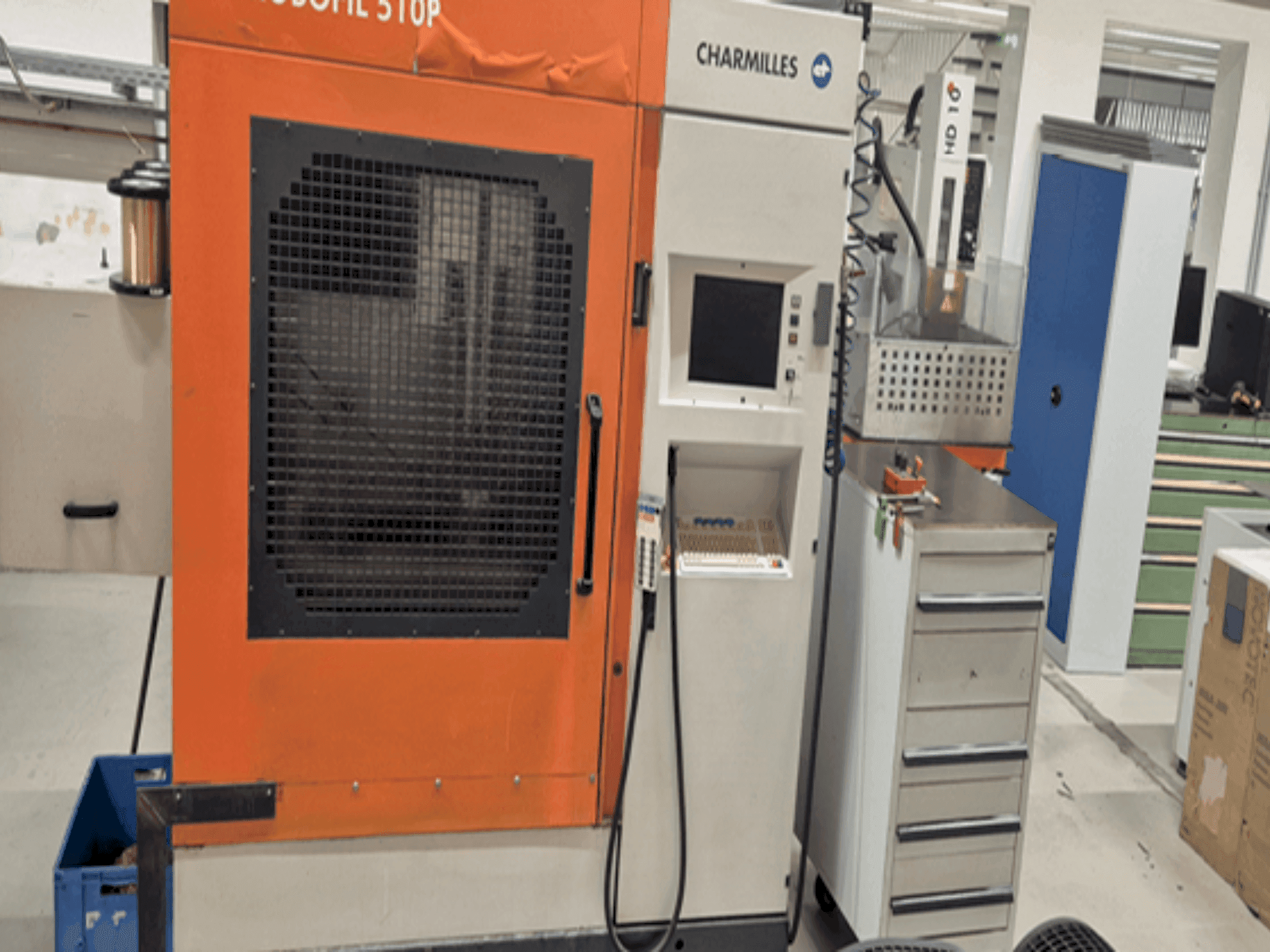 Widok z przodu maszyny CHARMILLES Robofil 51