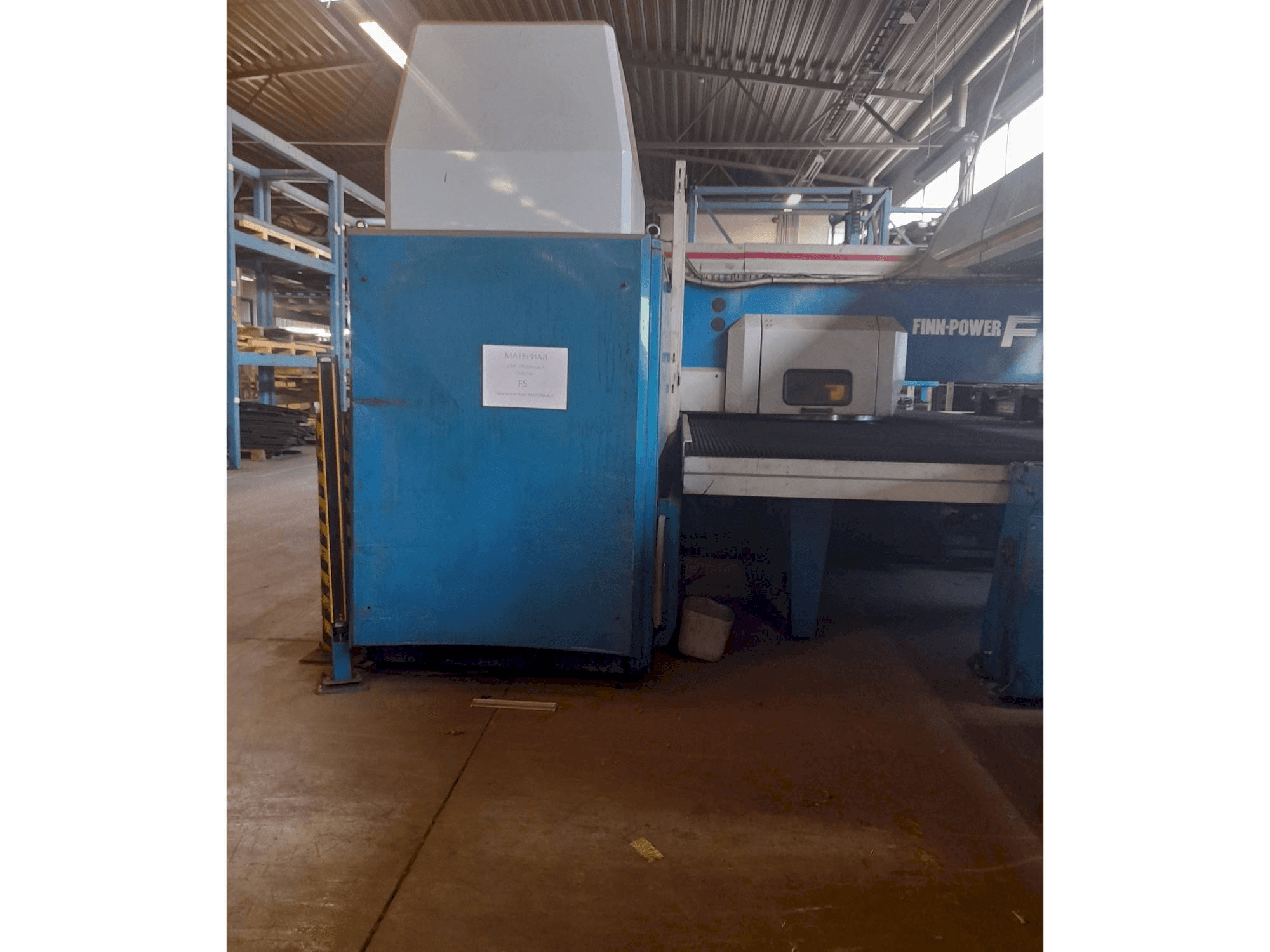 Widok z przodu maszyny Finn-Power