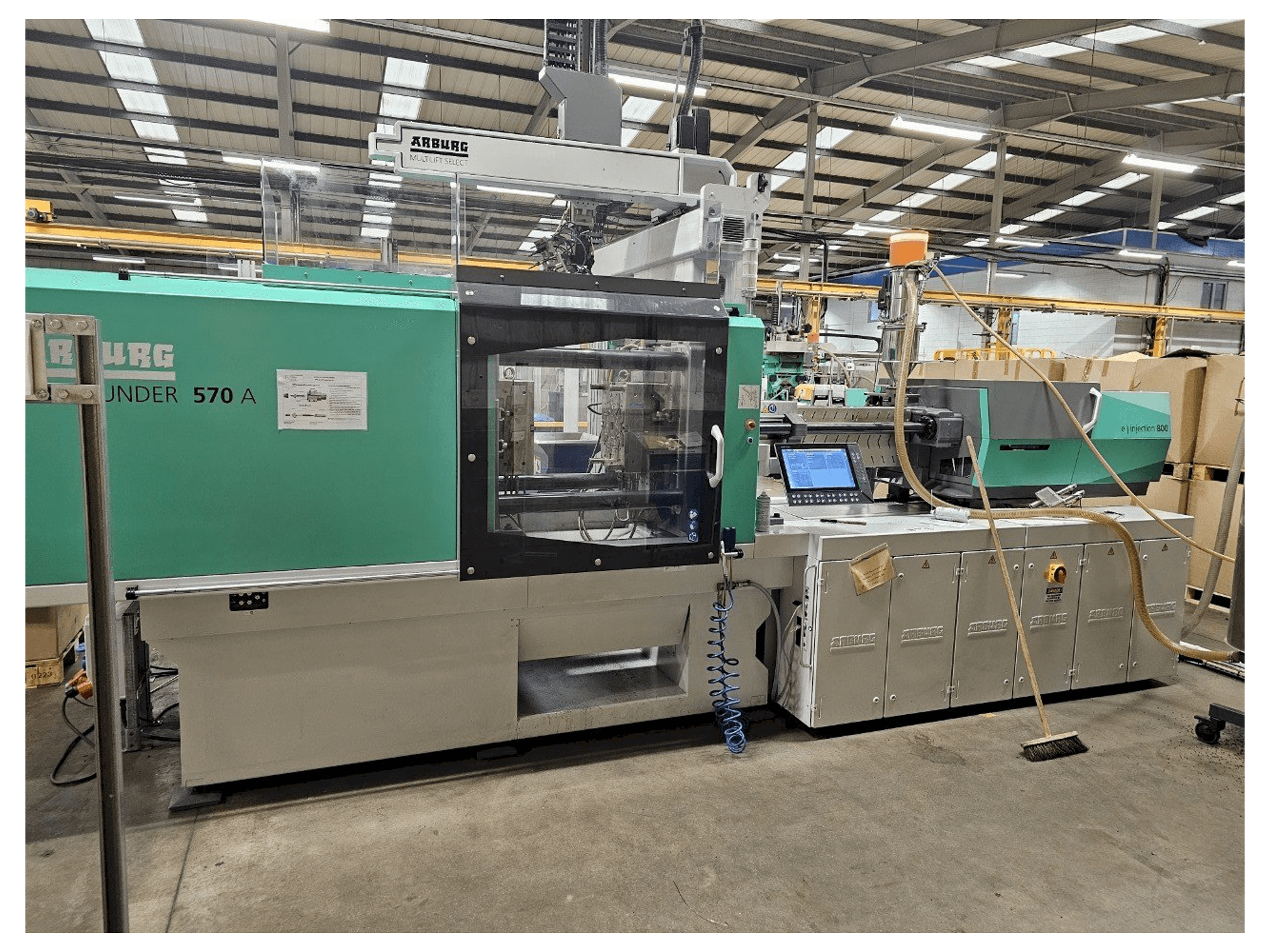 Widok z przodu maszyny Arburg Allrounder 570 A 2000-800